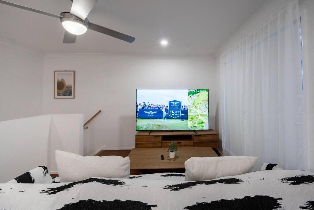 3br15ba House W Parking Close To Eastwood M8 Holiday home Brisbane
