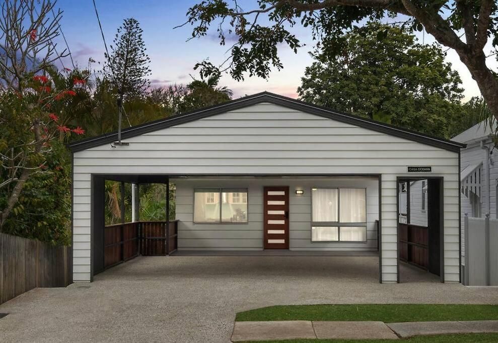 Holiday home 3br15ba House W Parking Close To Eastwood M8 Brisbane