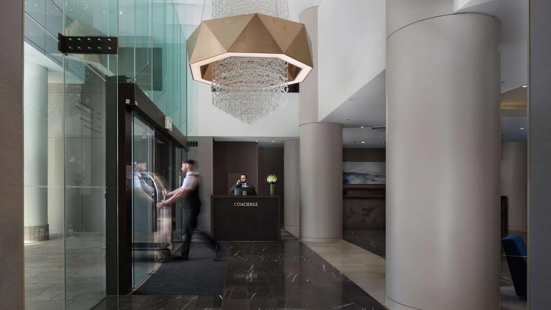 Hotel Rydges South Bank 4*