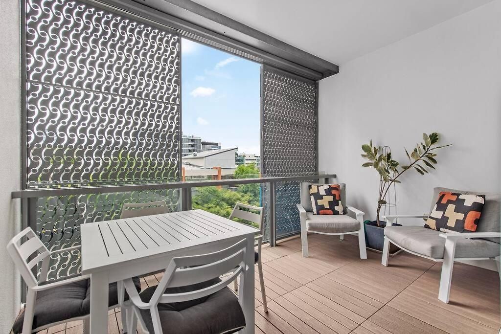 & Stylish! 1bed/1bath/1car ~ 5 Mins To Cbd Apartment Brisbane