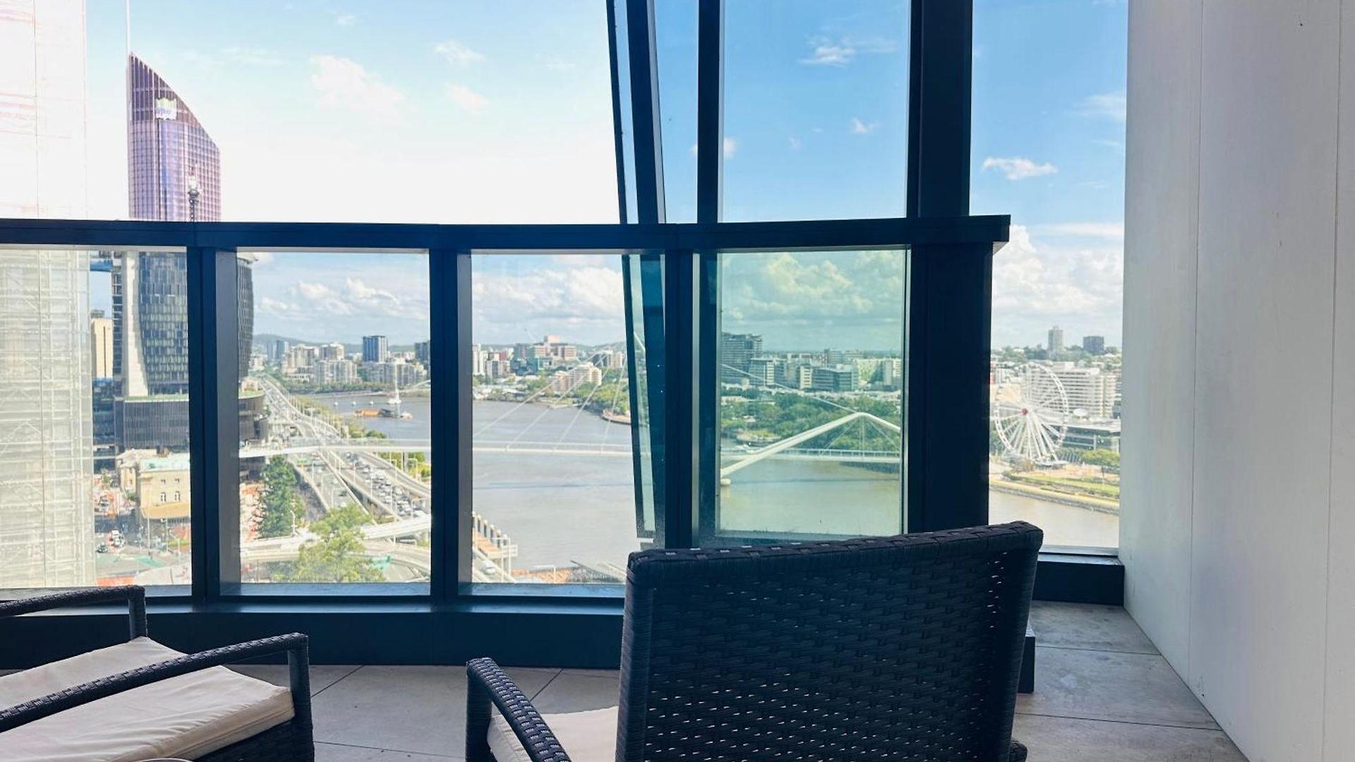 Eyes On The Fireworks Lux Riverfront 2kingbed Apartment