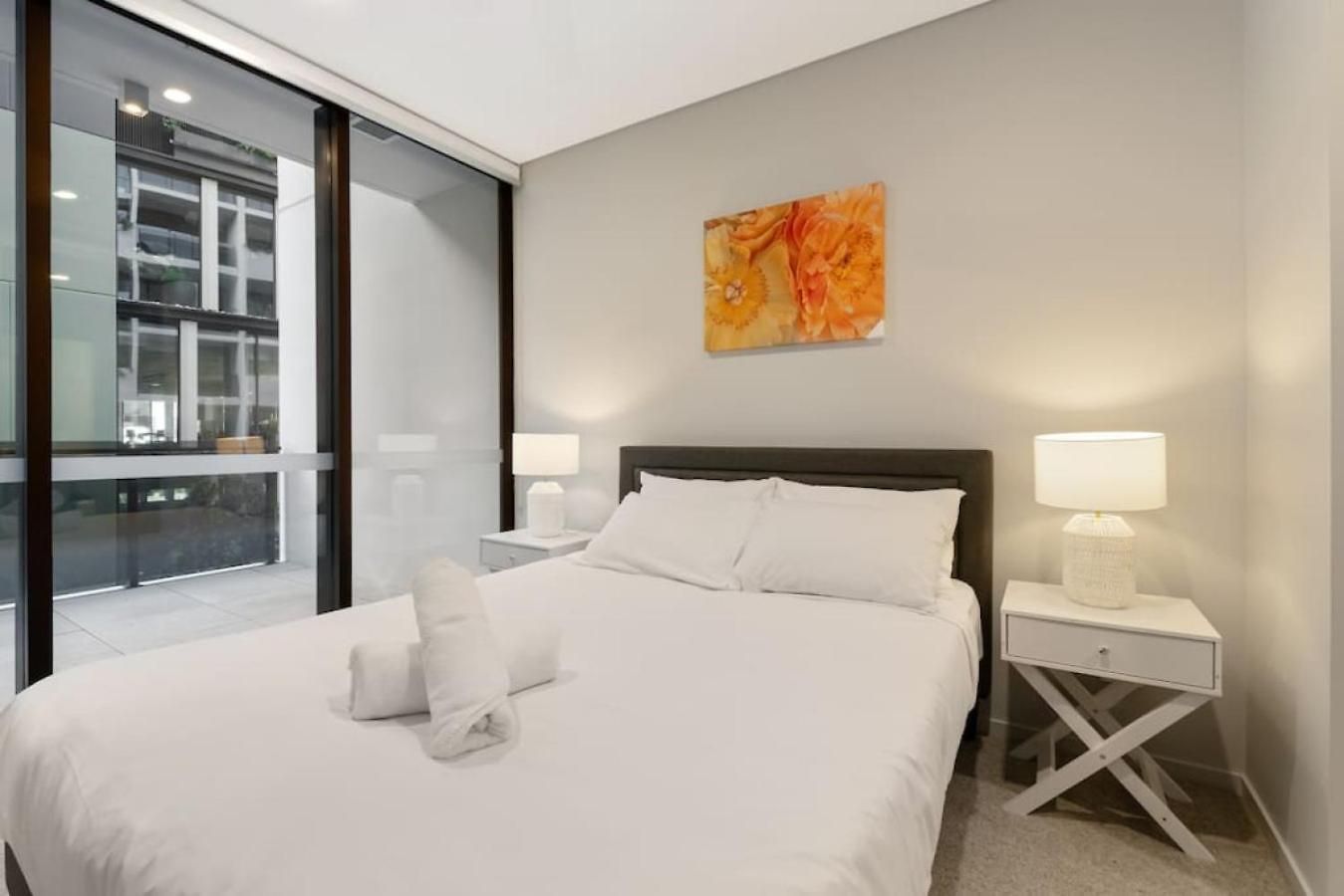 1br Luxury At Prime Location W Carpark Apartment