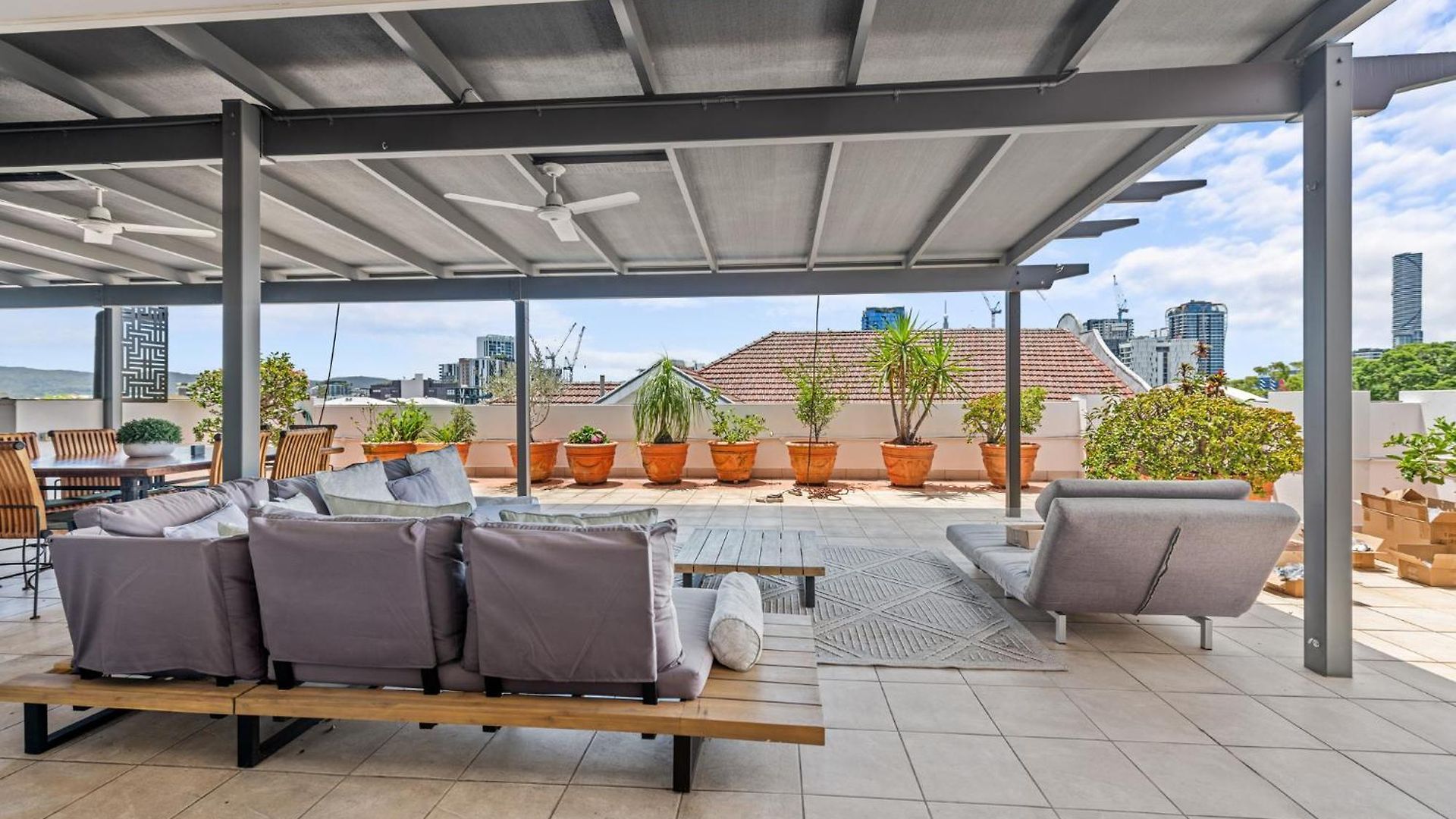 Apartment Luxury 2-bed Penthouse With Private Rooftop