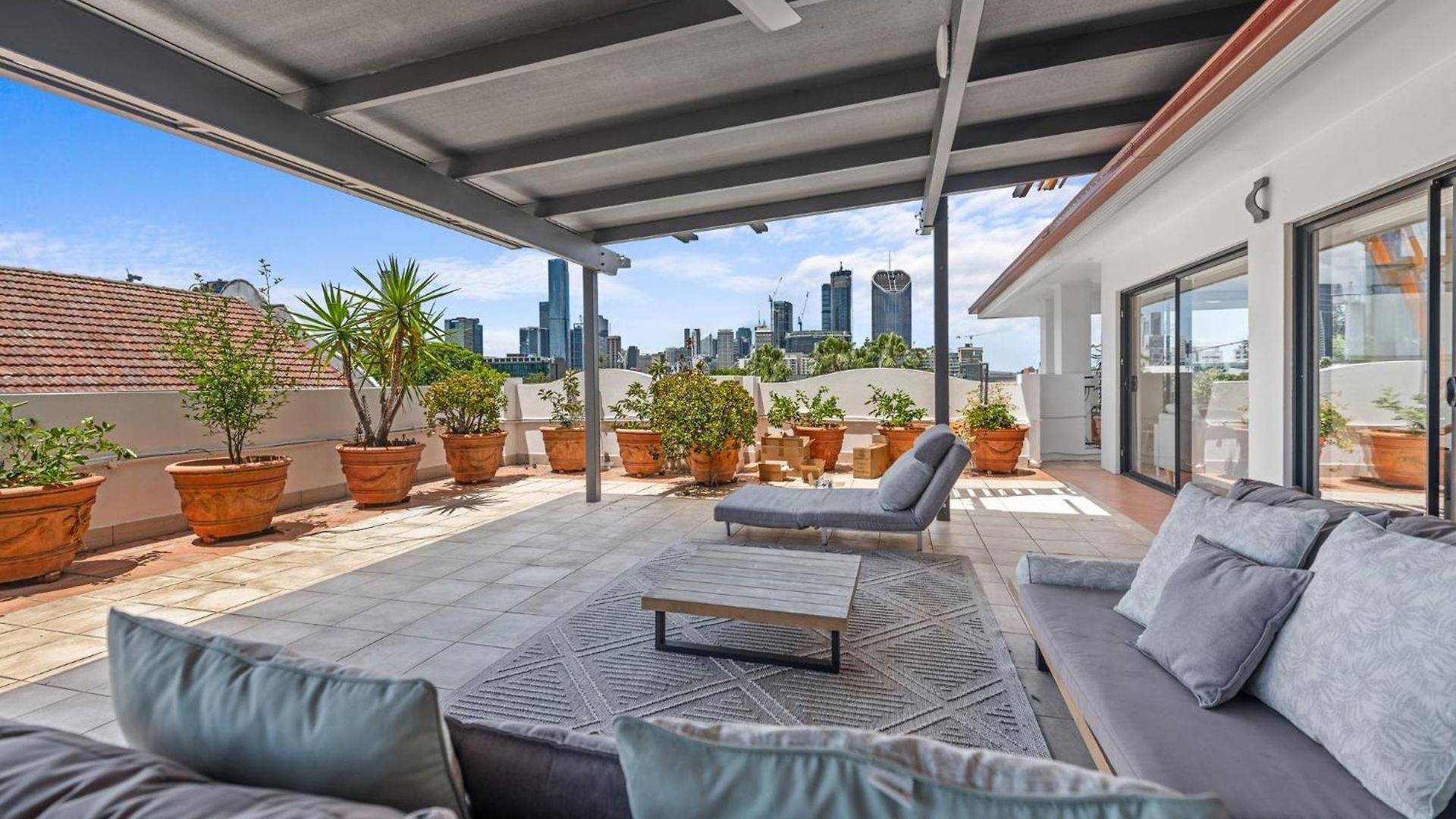 Luxury 2-bed Penthouse With Private Rooftop
