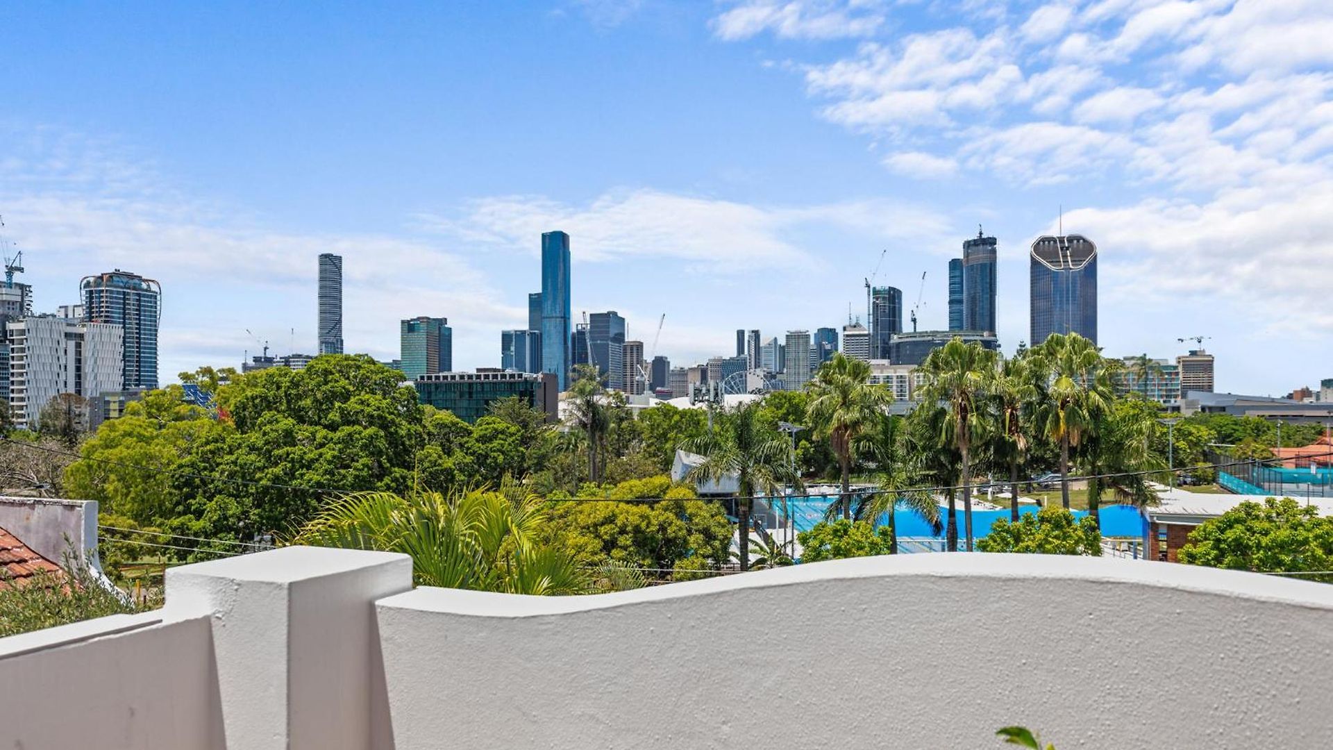 Luxury 2-bed Penthouse With Private Rooftop Apartment *