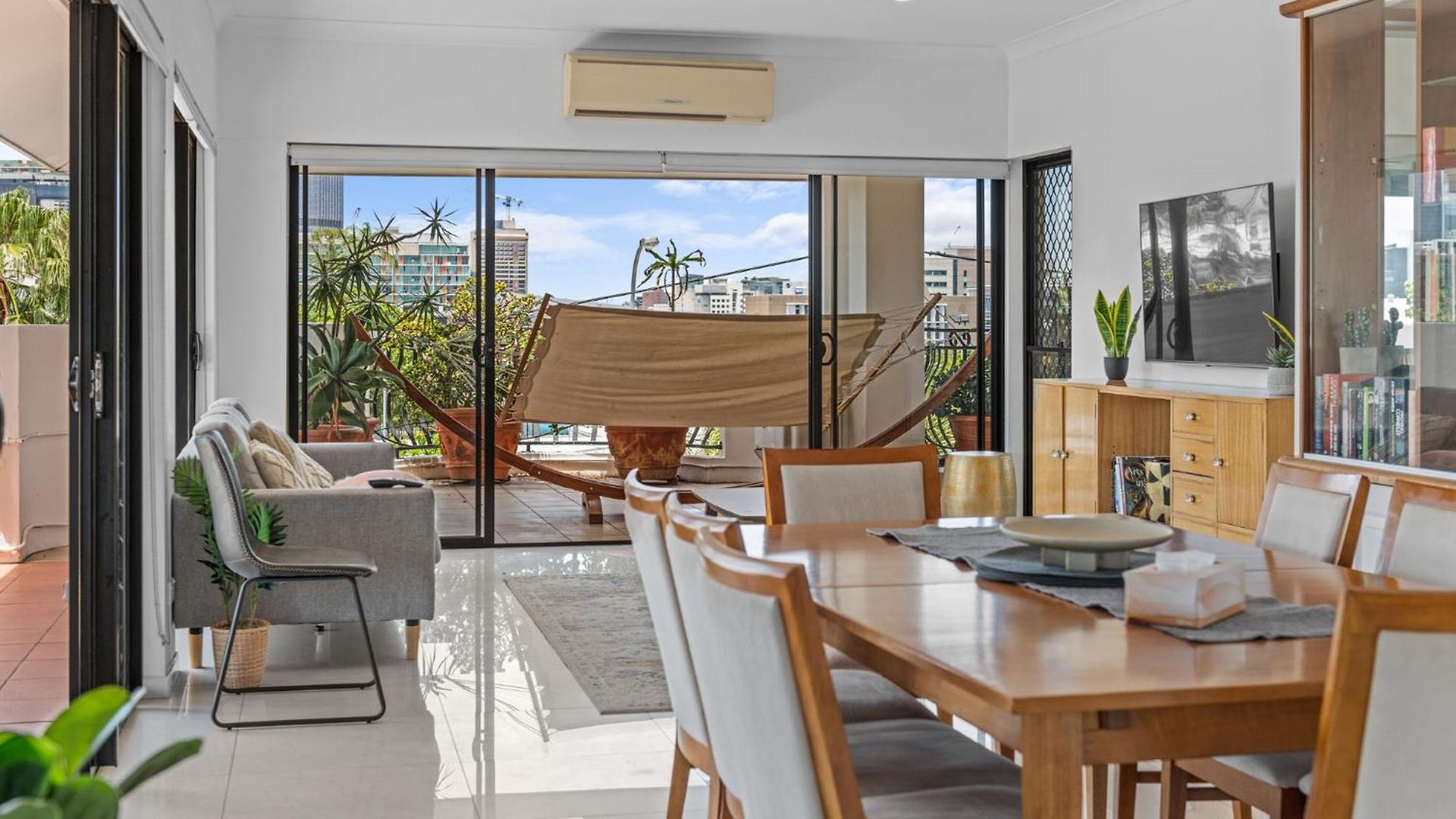 Luxury 2-bed Penthouse With Private Rooftop Brisbane