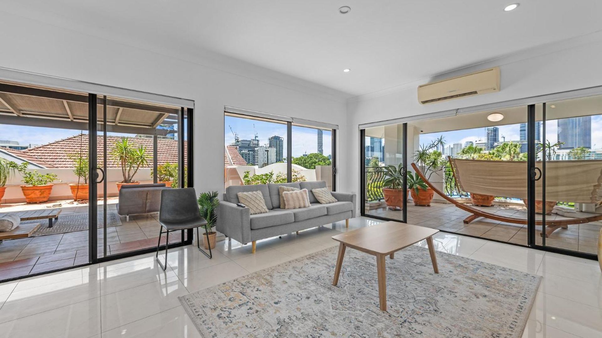 Apartment Luxury 2-bed Penthouse With Private Rooftop *