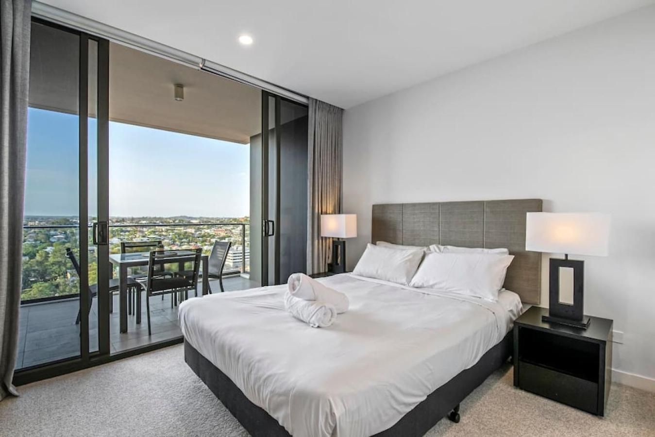 Stunning Cityview 1br Apt, 1 Min To Train * Brisbane