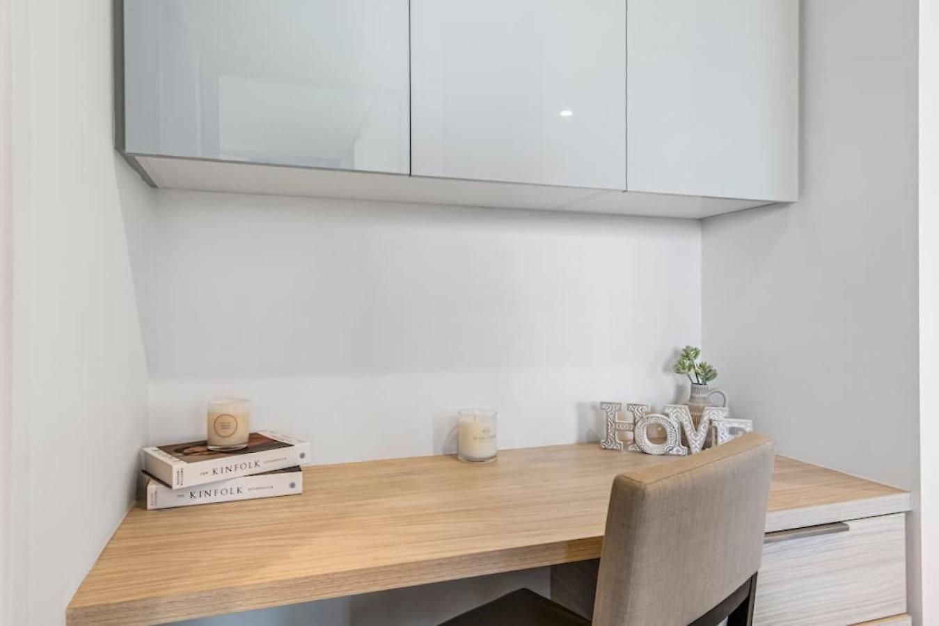 Stunning Cityview 1br Apt, 1 Min To Train