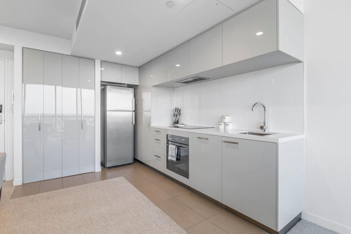 Stunning Cityview 1br Apt, 1 Min To Train Brisbane