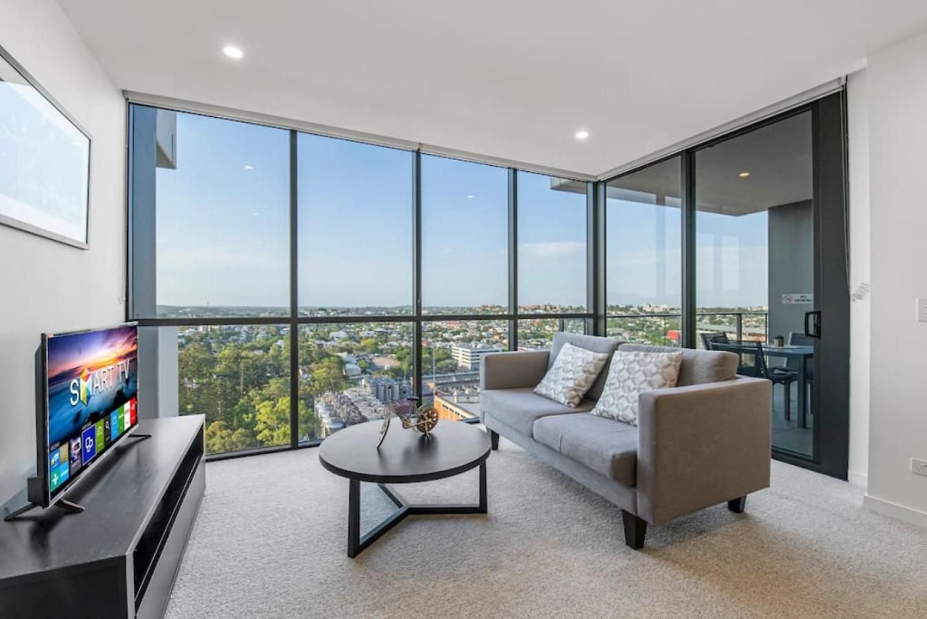 Stunning Cityview 1br Apt, 1 Min To Train * Brisbane