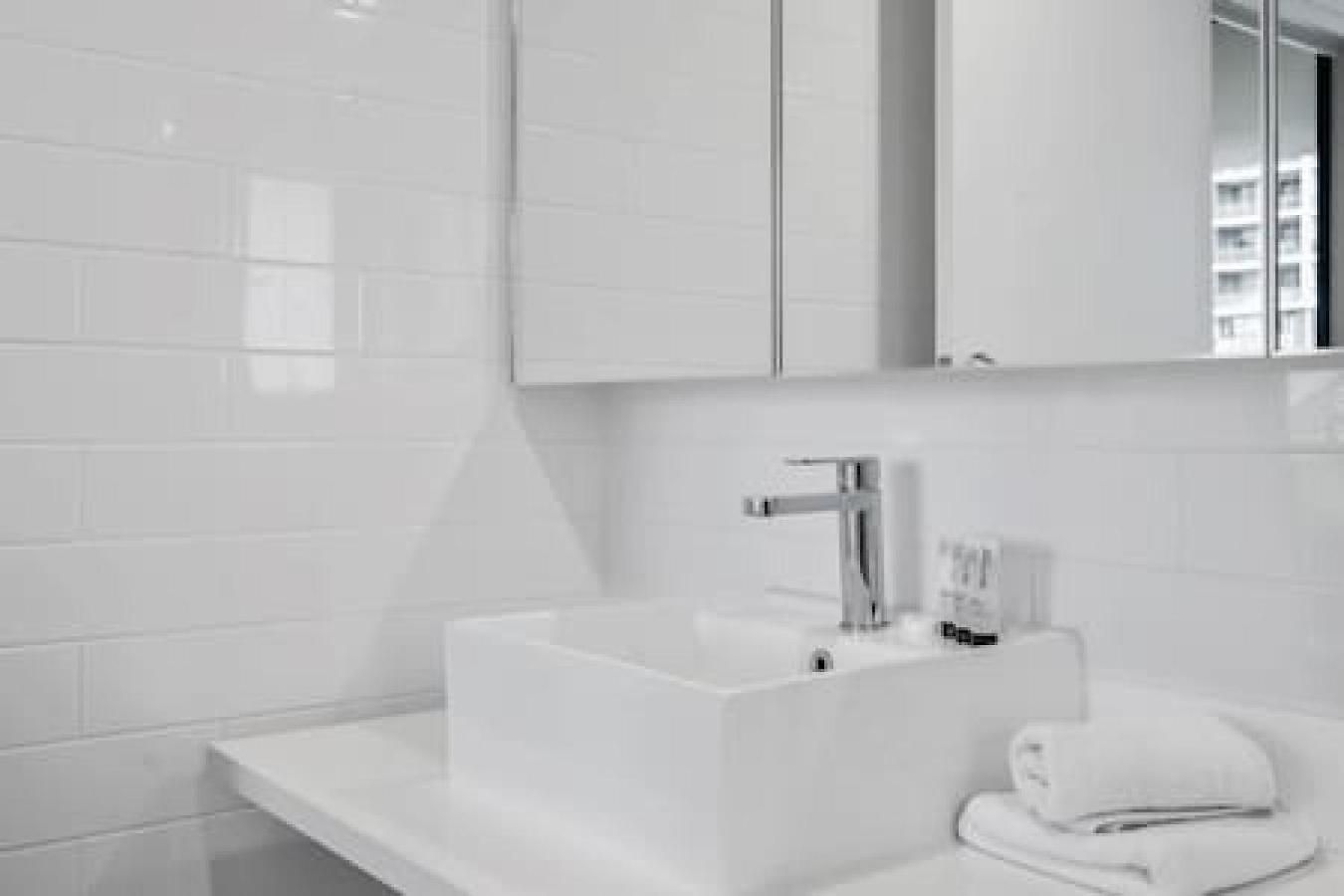 Holiday home 54q Abnb-style Opposite Lush Park Playground, Portside 2br Fpkg *