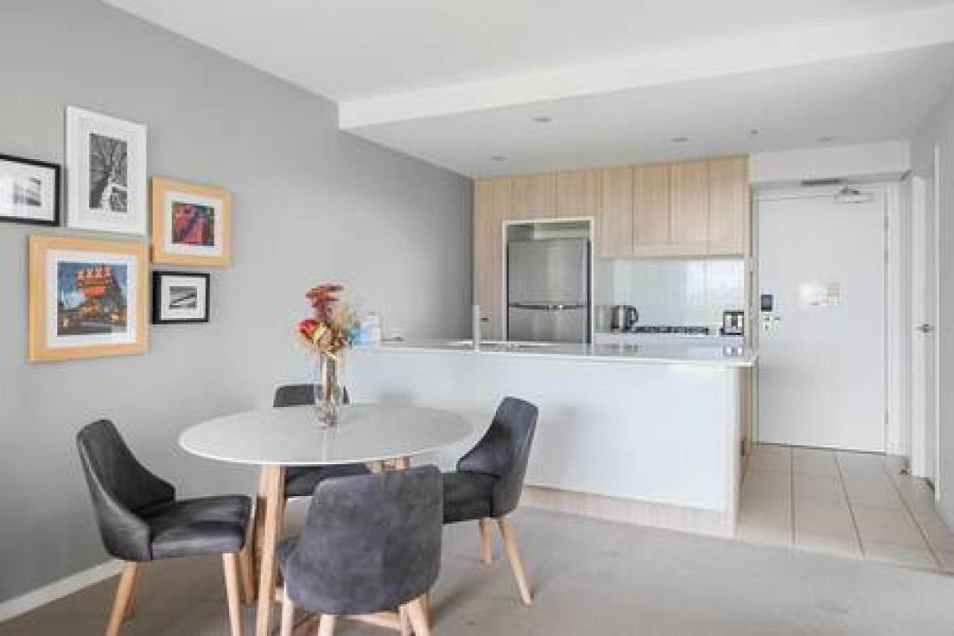 54q Abnb-style Opposite Lush Park Playground, Portside 2br Fpkg