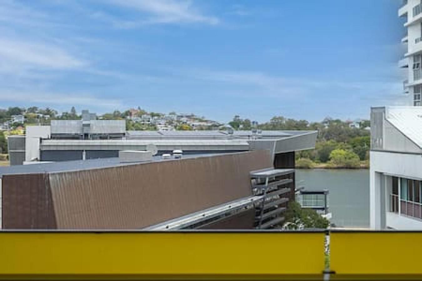 54q Abnb-style Opposite Lush Park Playground, Portside 2br Fpkg * Brisbane