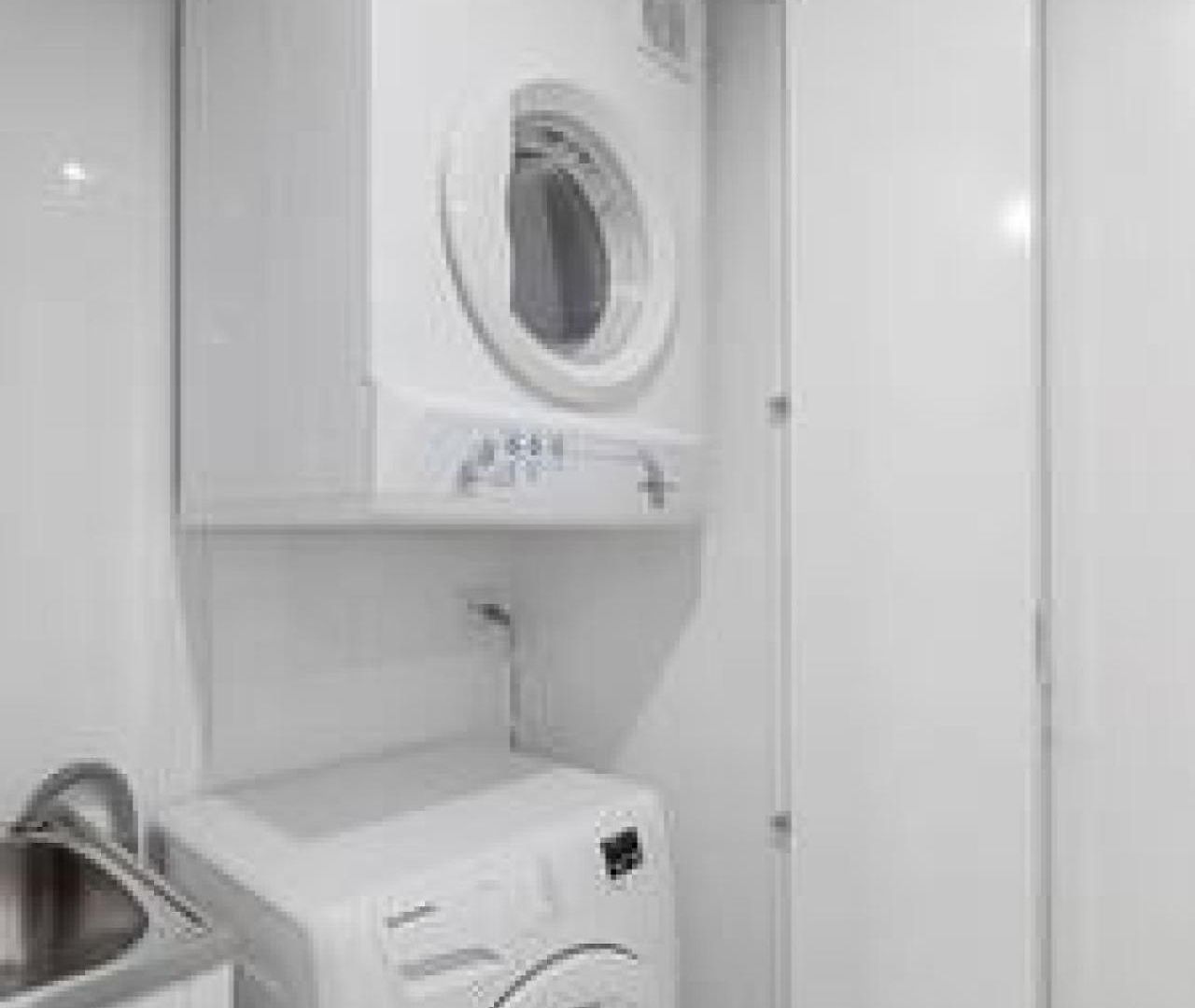 54q Abnb-style Opposite Lush Park Playground, Portside 2br Fpkg Holiday home