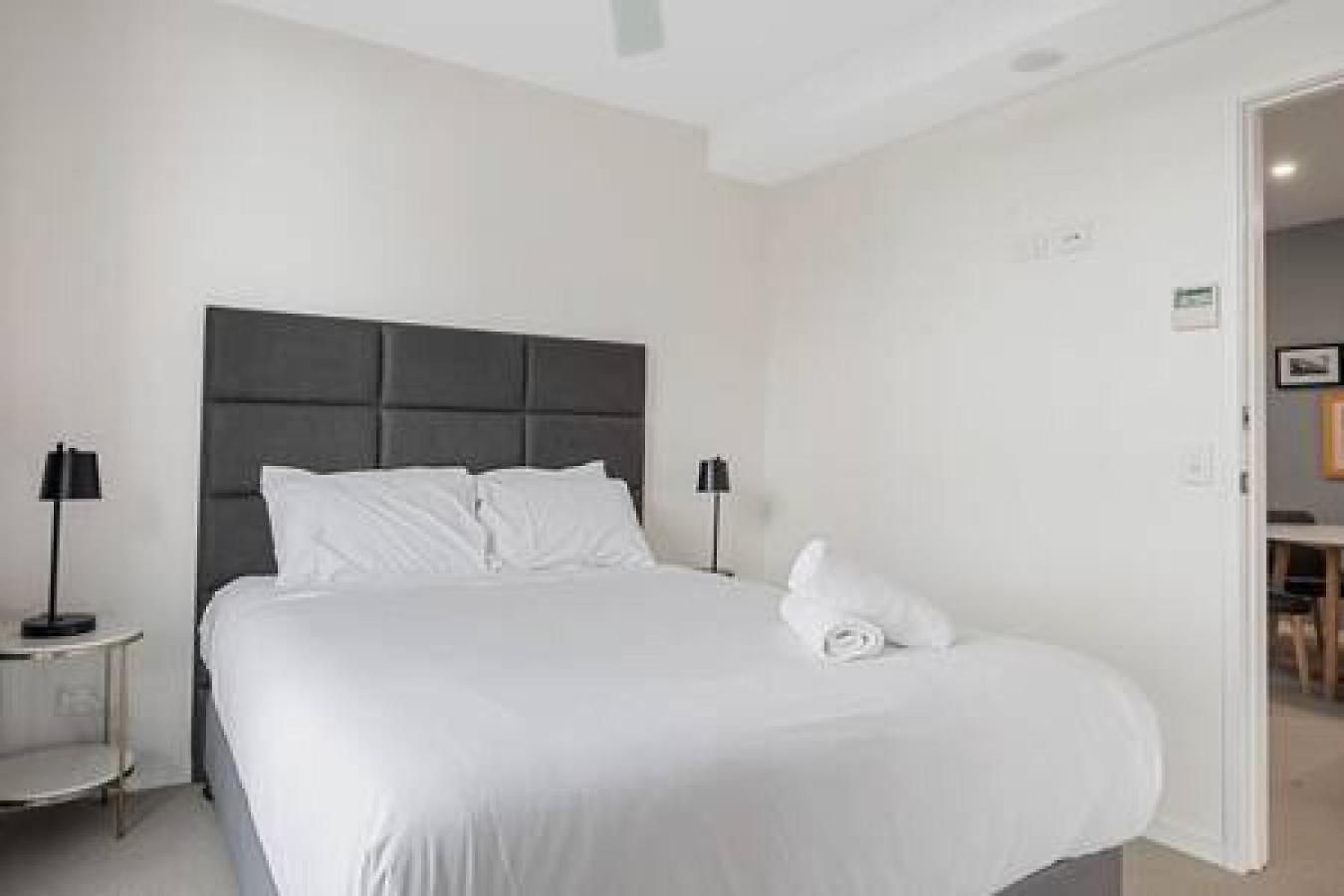 54q Abnb-style Opposite Lush Park Playground, Portside 2br Fpkg Brisbane