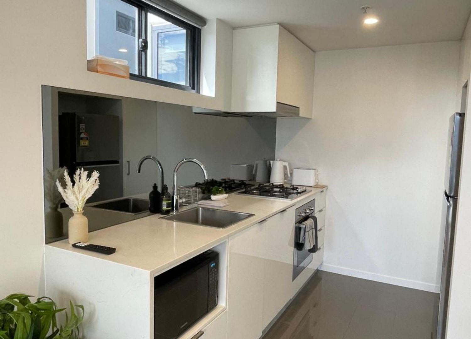 Apartment Views And Vibes - Free Parking - Great Location - Outdoor Pool! Brisbane