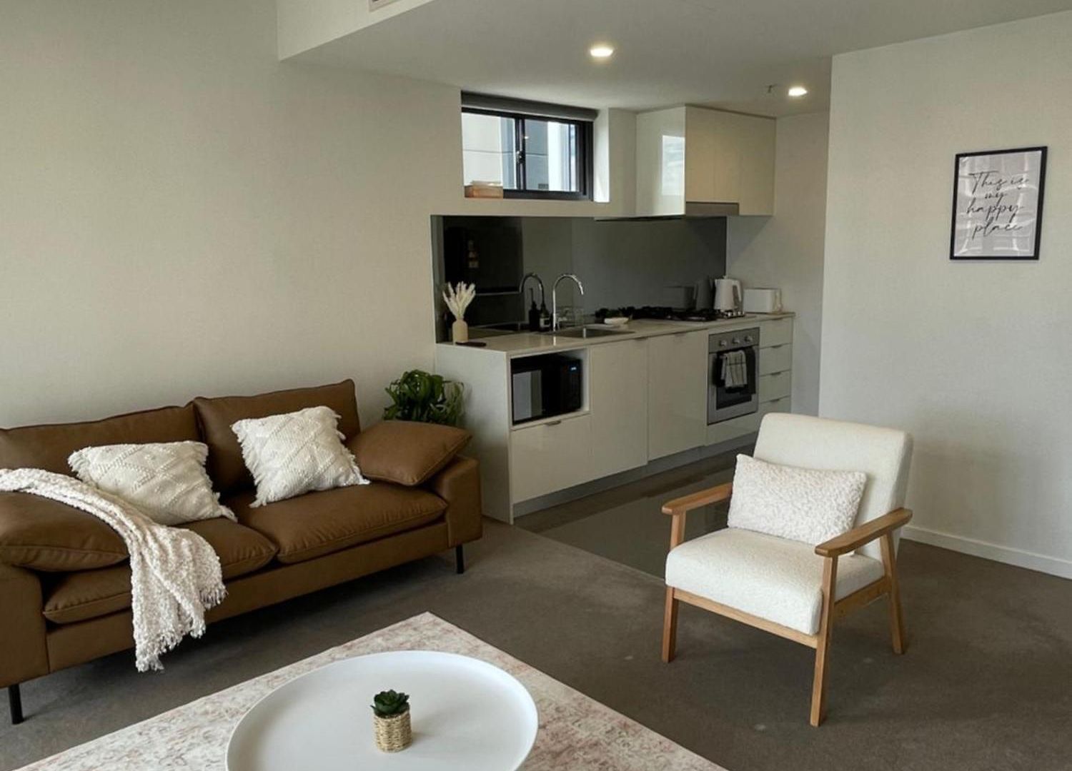 Views And Vibes - Free Parking - Great Location - Outdoor Pool! Apartment *