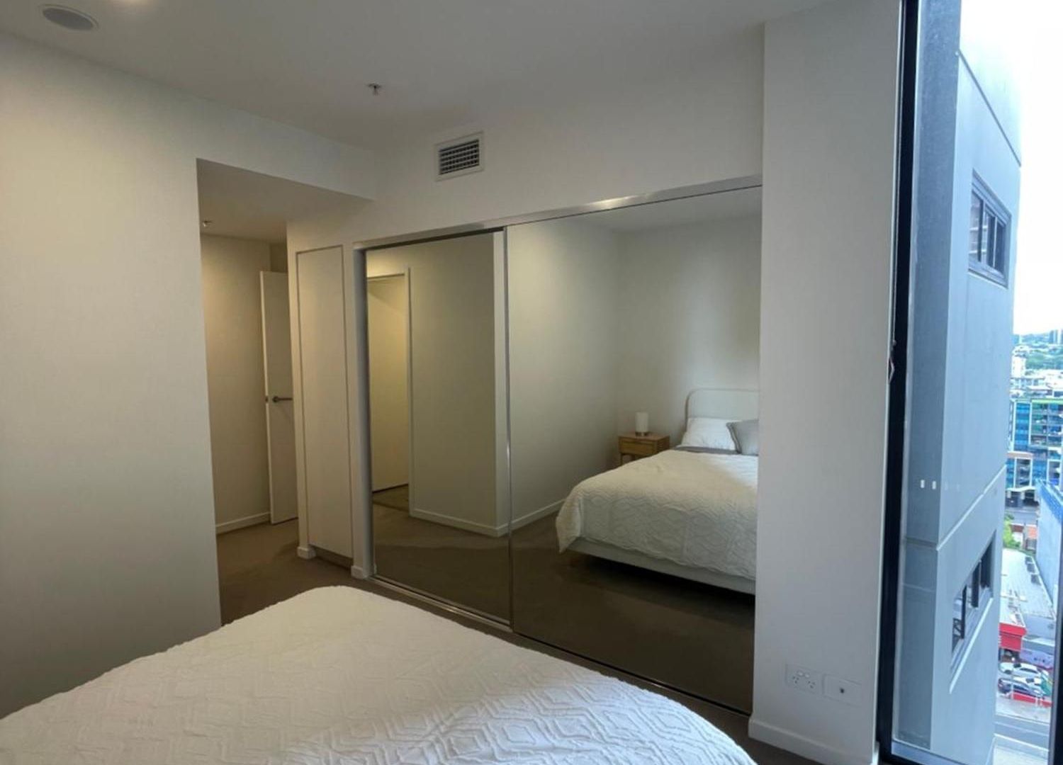 Views And Vibes - Free Parking - Great Location - Outdoor Pool! * Brisbane