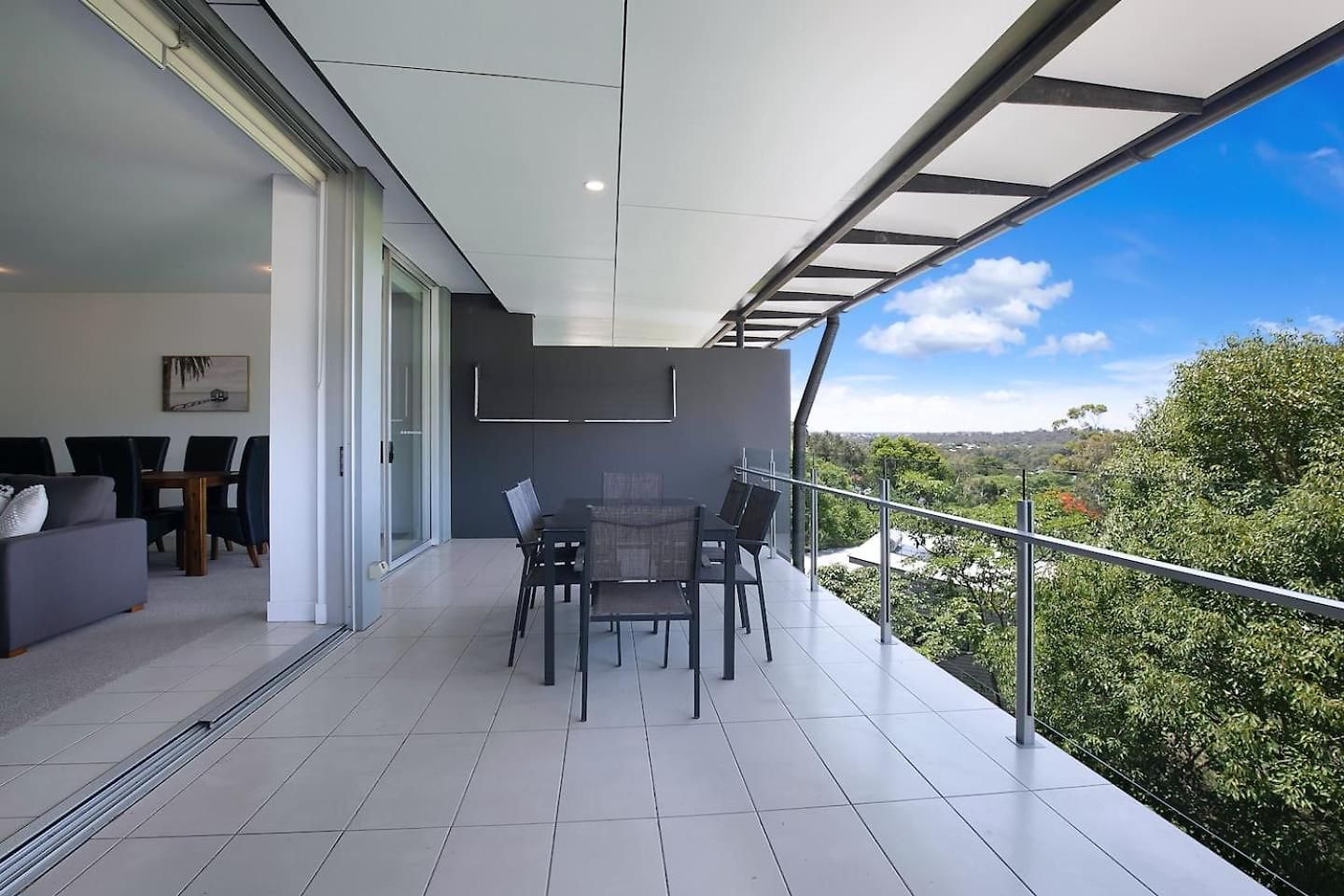 Treetop Horizons - Experience Red Hills Local Vibe Apartment *