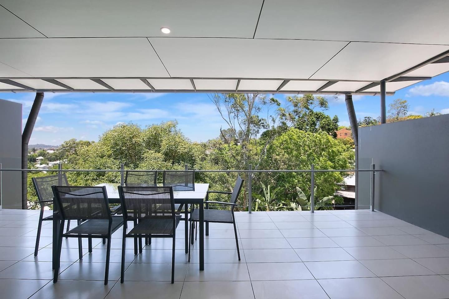 Treetop Horizons - Experience Red Hills Local Vibe Apartment
