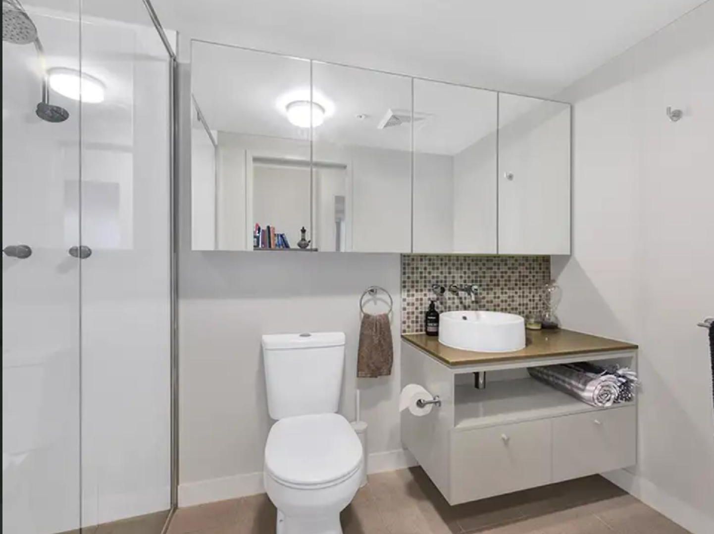Apartment Light In Amazing Location *