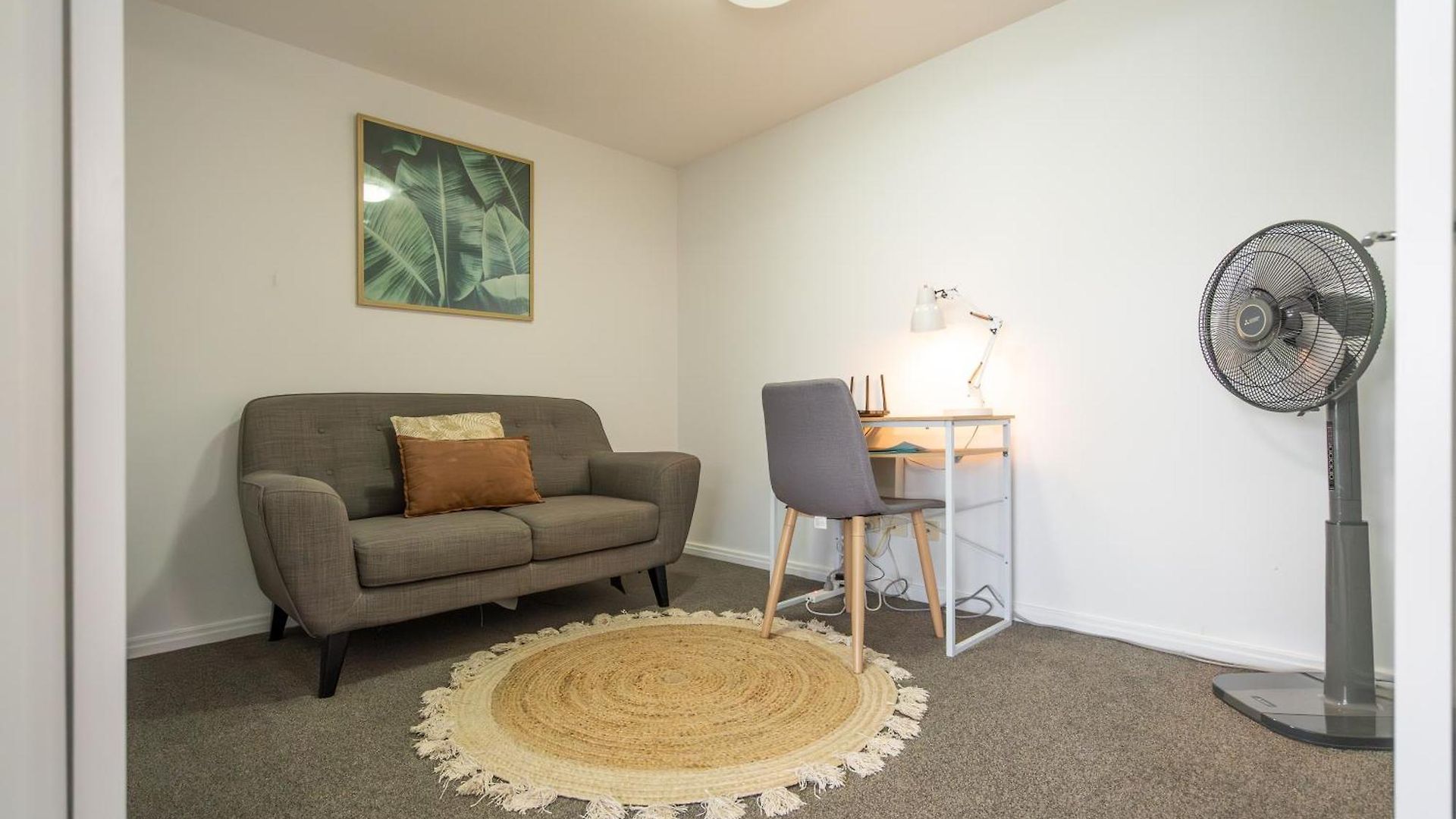 Riverside Retreat! Beautiful Water Views! - New Farm Apartment *