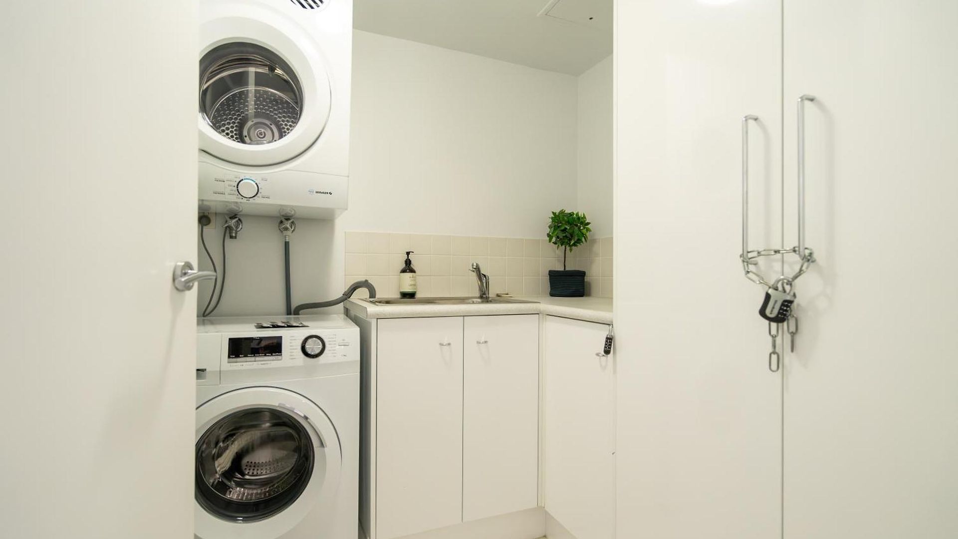 Apartment Riverside Retreat! Beautiful Water Views! - New Farm Brisbane