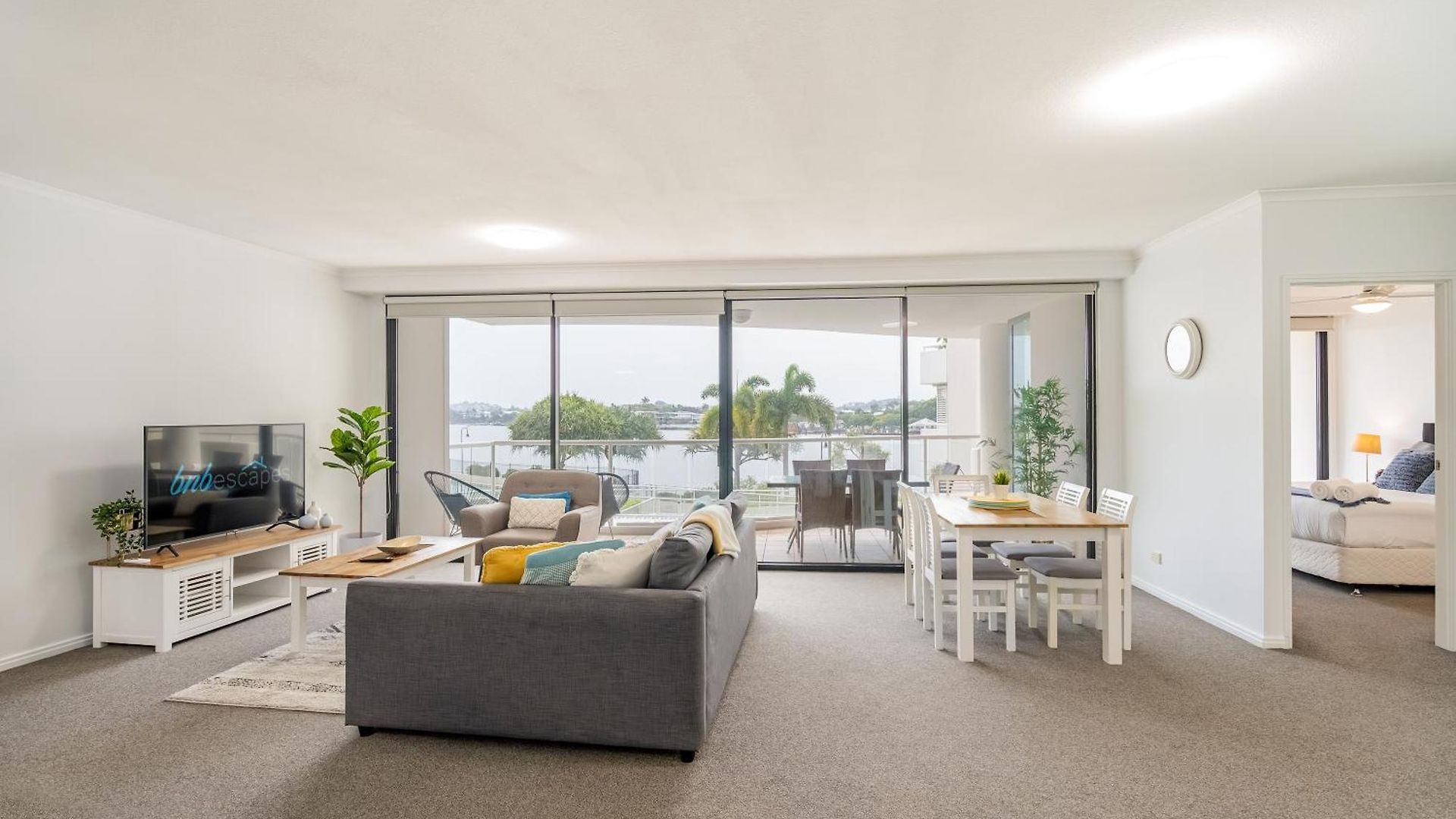Riverside Retreat! Beautiful Water Views! - New Farm Brisbane