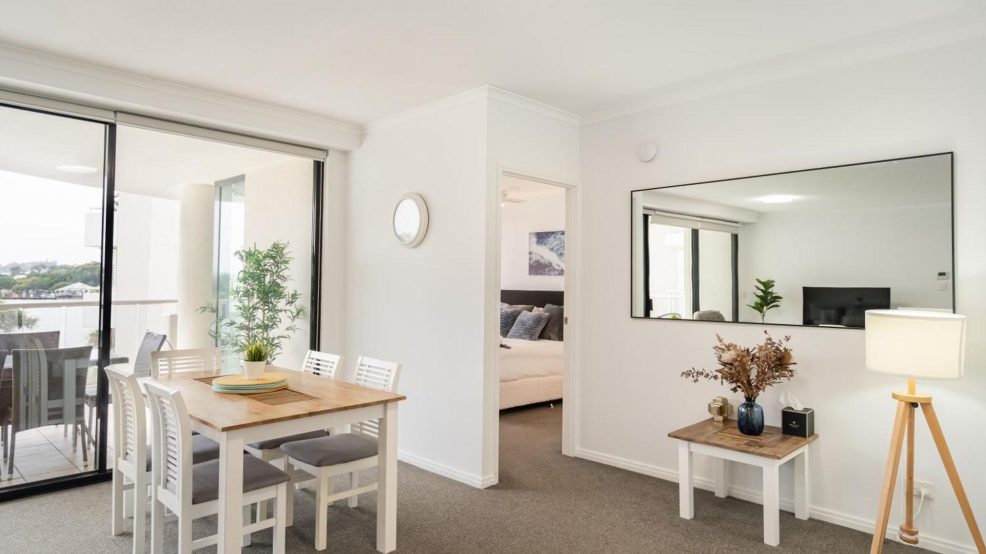 Riverside Retreat! Beautiful Water Views! - New Farm Apartment