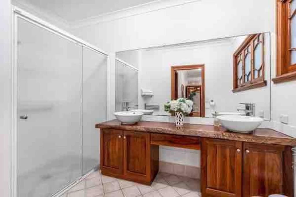 Rosebay Water Front 4 Bd Brisbane