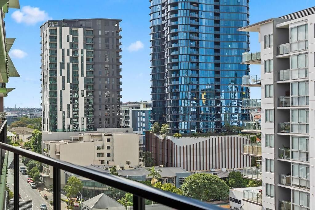 South Bank Living! ~ 1bed, 1bath, 1car, Balcony Apartment Brisbane