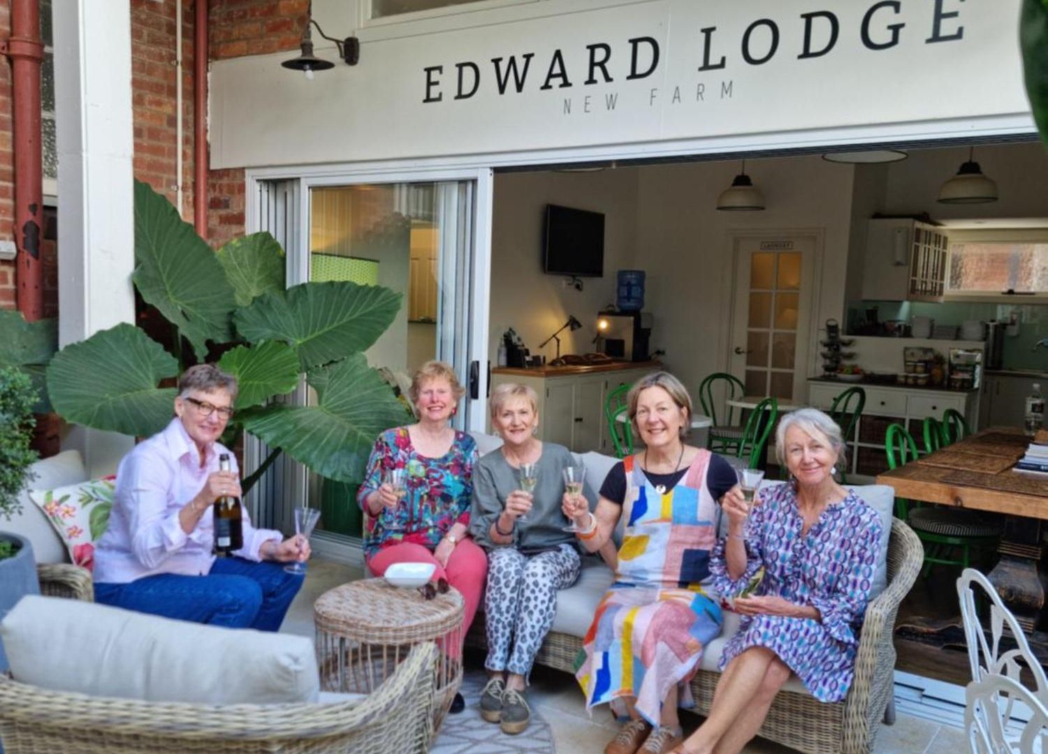 Edward New Fam Bed & Breakfast