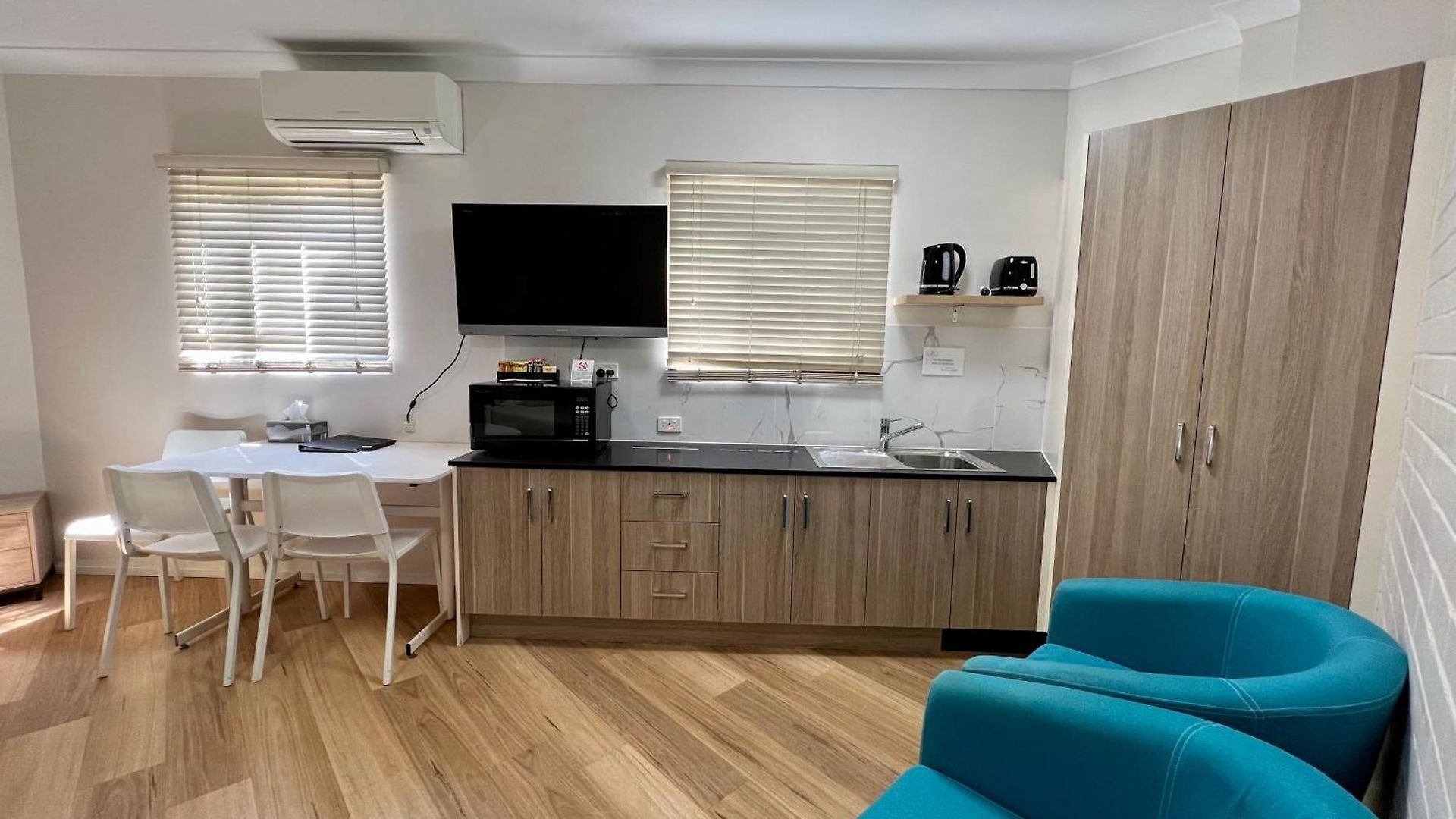 Motel Benson Court 4*