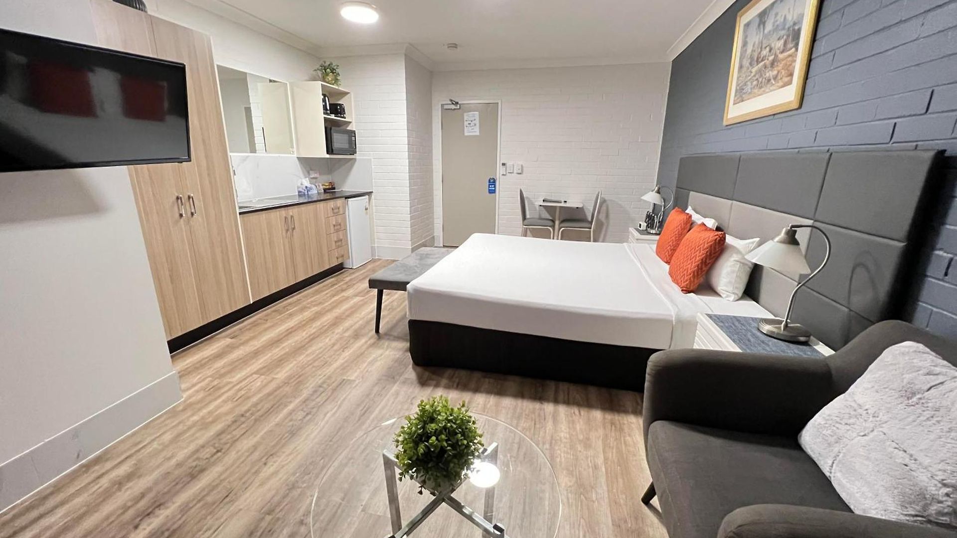 Benson Court Motel 4*