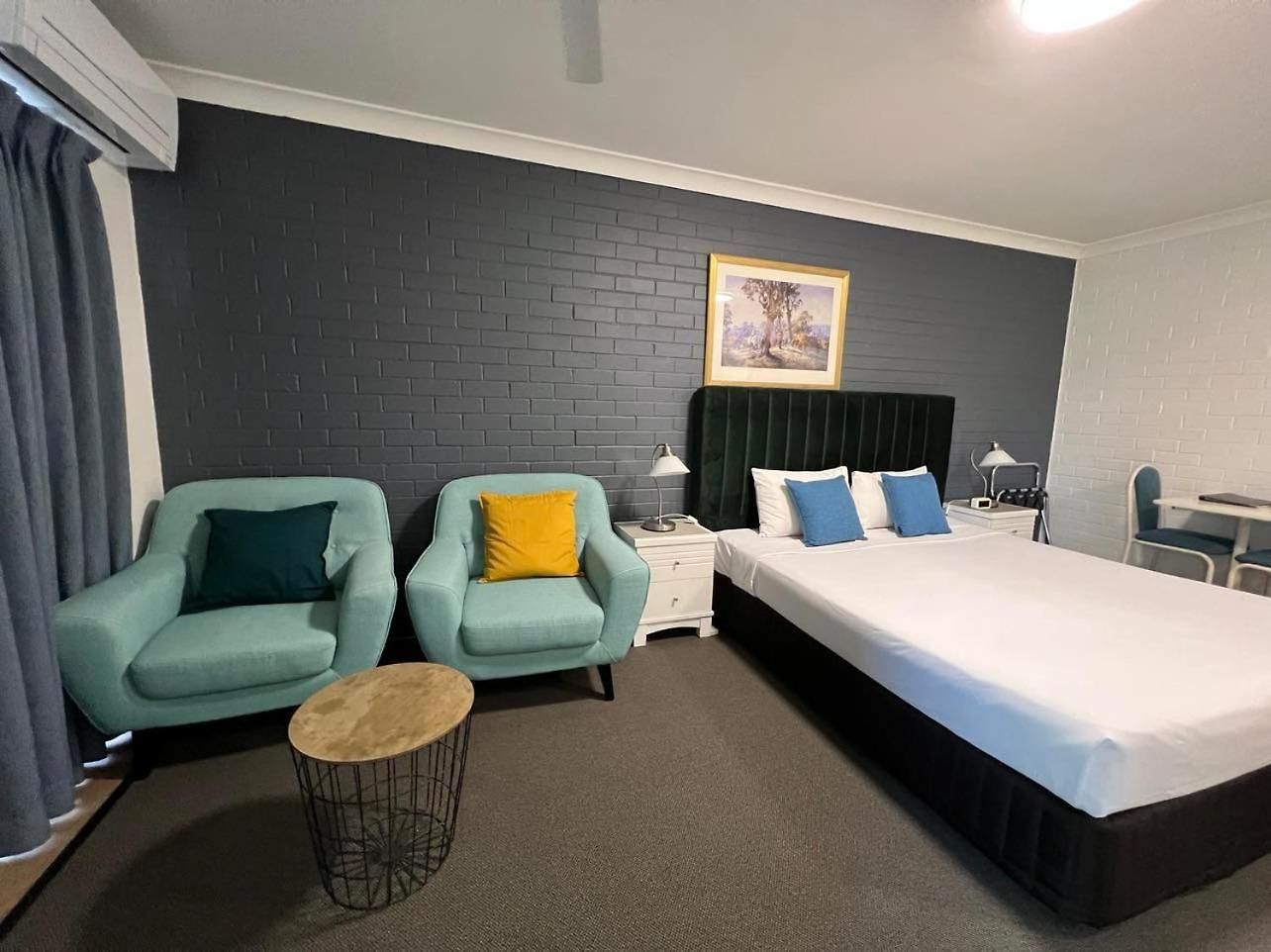 Benson Court Motel 4*
