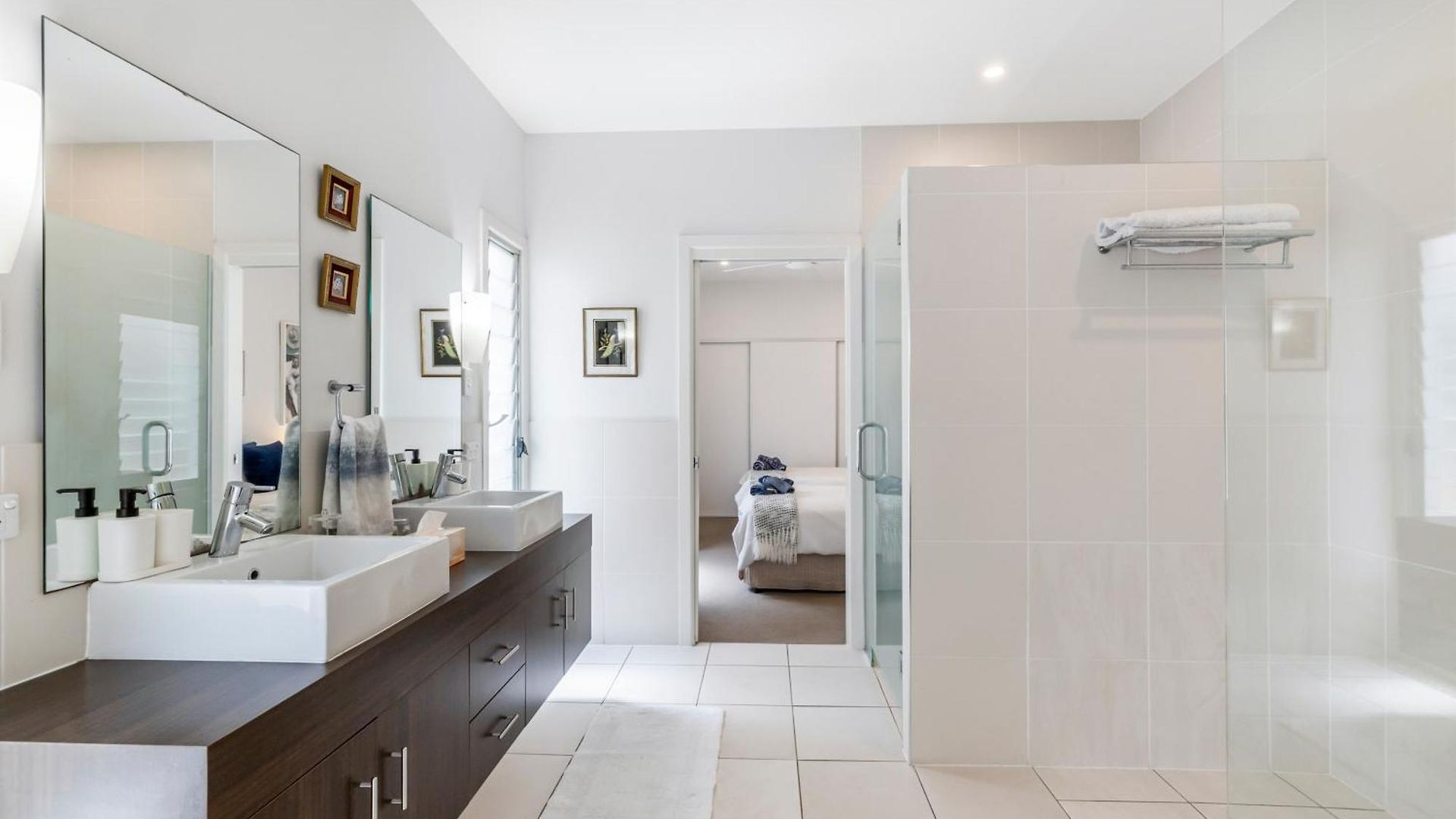 On Esplanade Own Flat & Pool, 2 Kms To Manly Cafe Precinct * Brisbane