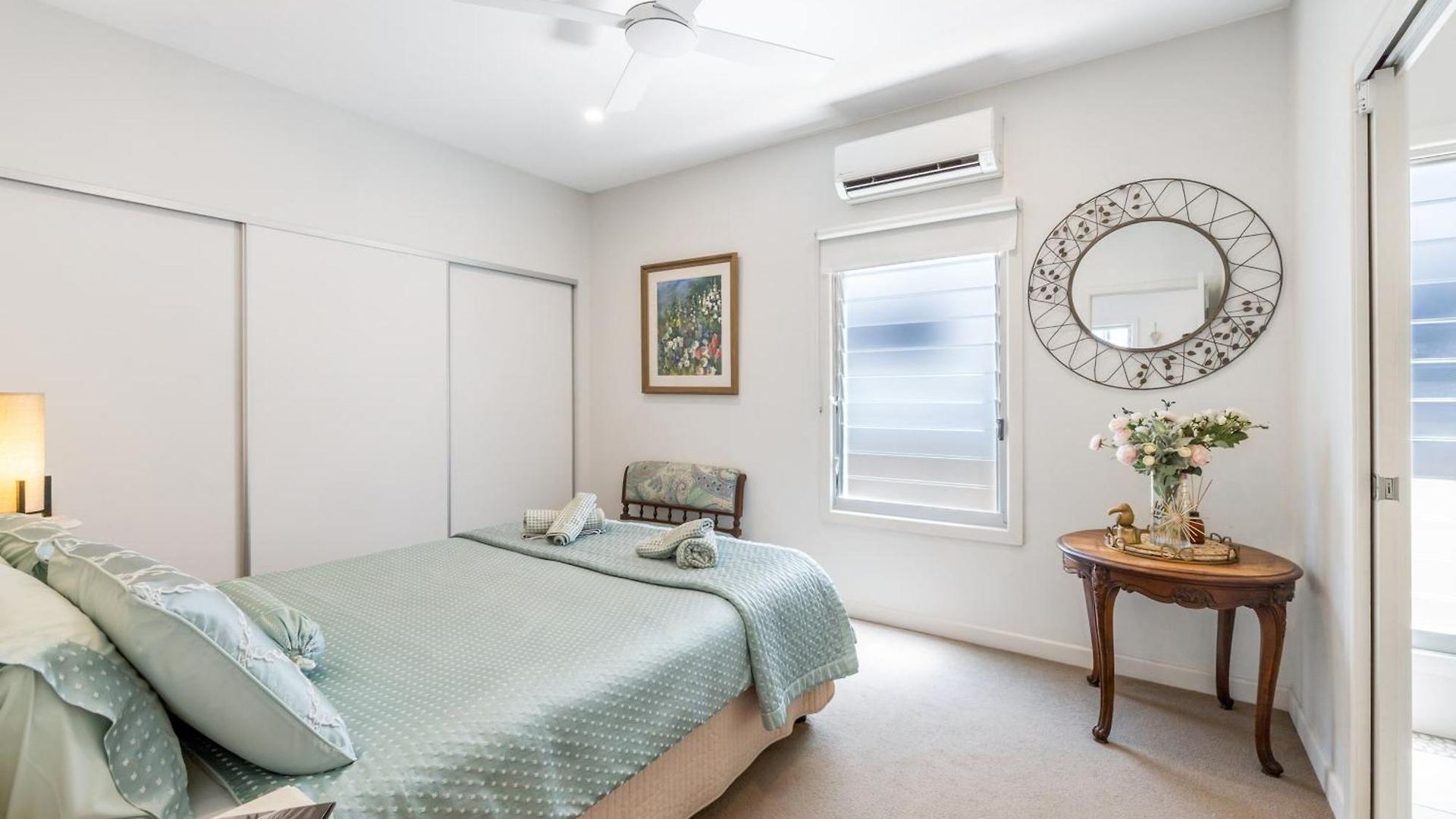 On Esplanade Own Flat & Pool, 2 Kms To Manly Cafe Precinct