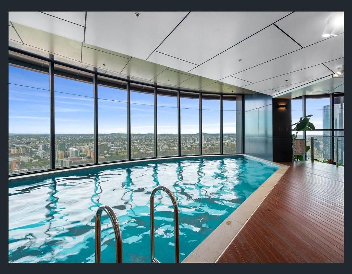 Apartment 2 Bed 2 Bath In Cbd With Car Park