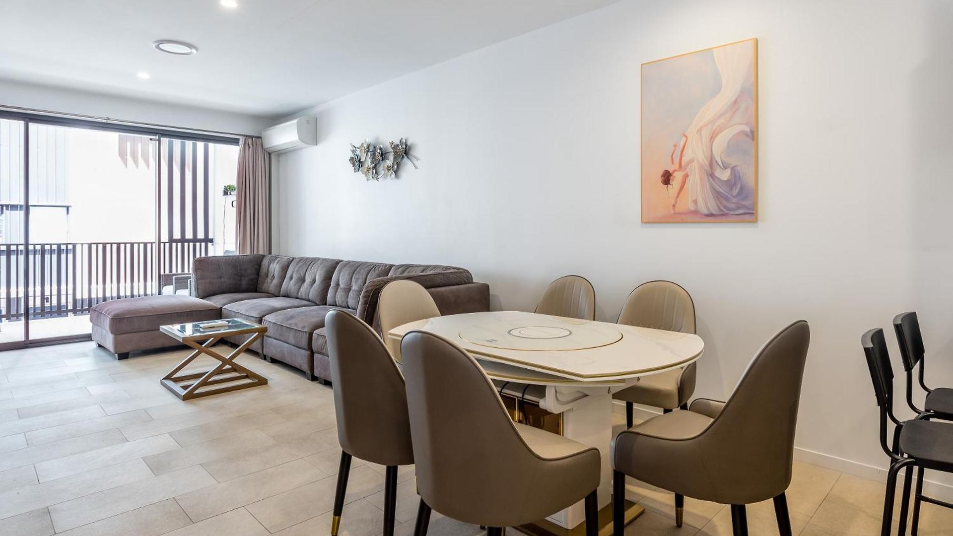 Apartment Westend 3 Bedroom Split Level Townhouse Next To River