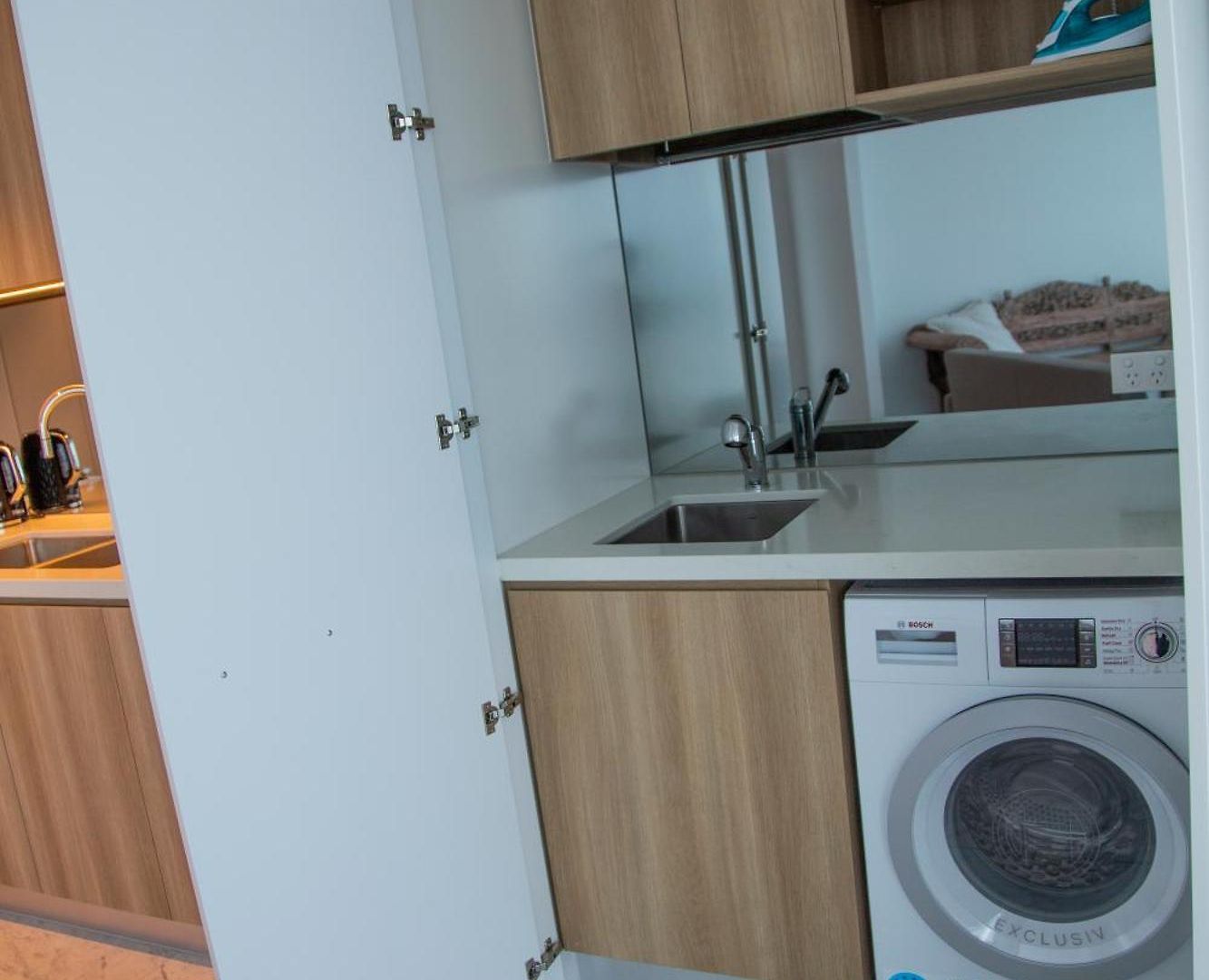 Apartment 2 Bed 2 Bath In Cbd With Car Park