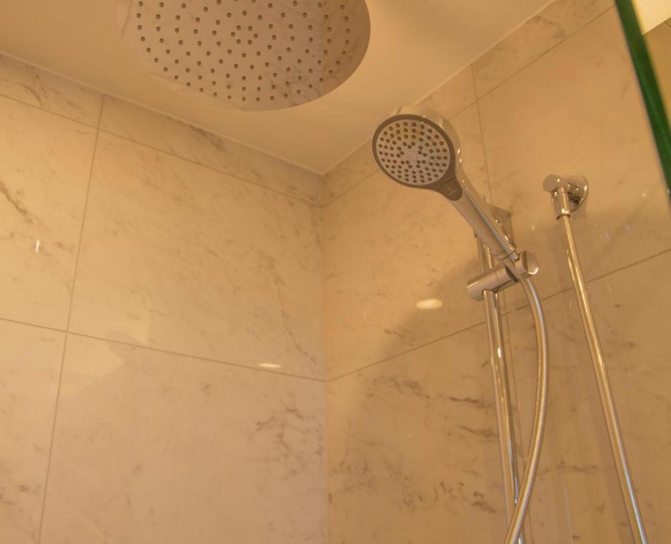 2 Bed 2 Bath In Cbd With Car Park Apartment