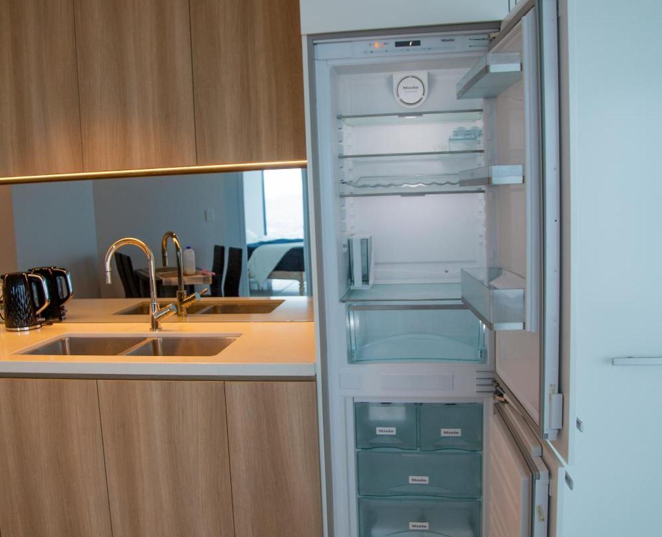 2 Bed 2 Bath In Cbd With Car Park