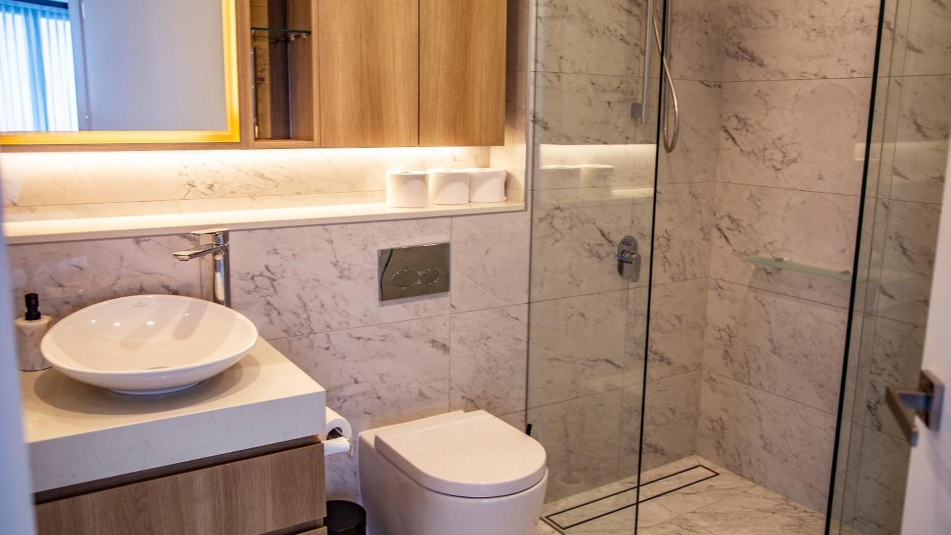 2 Bed 2 Bath In Cbd With Car Park * Brisbane