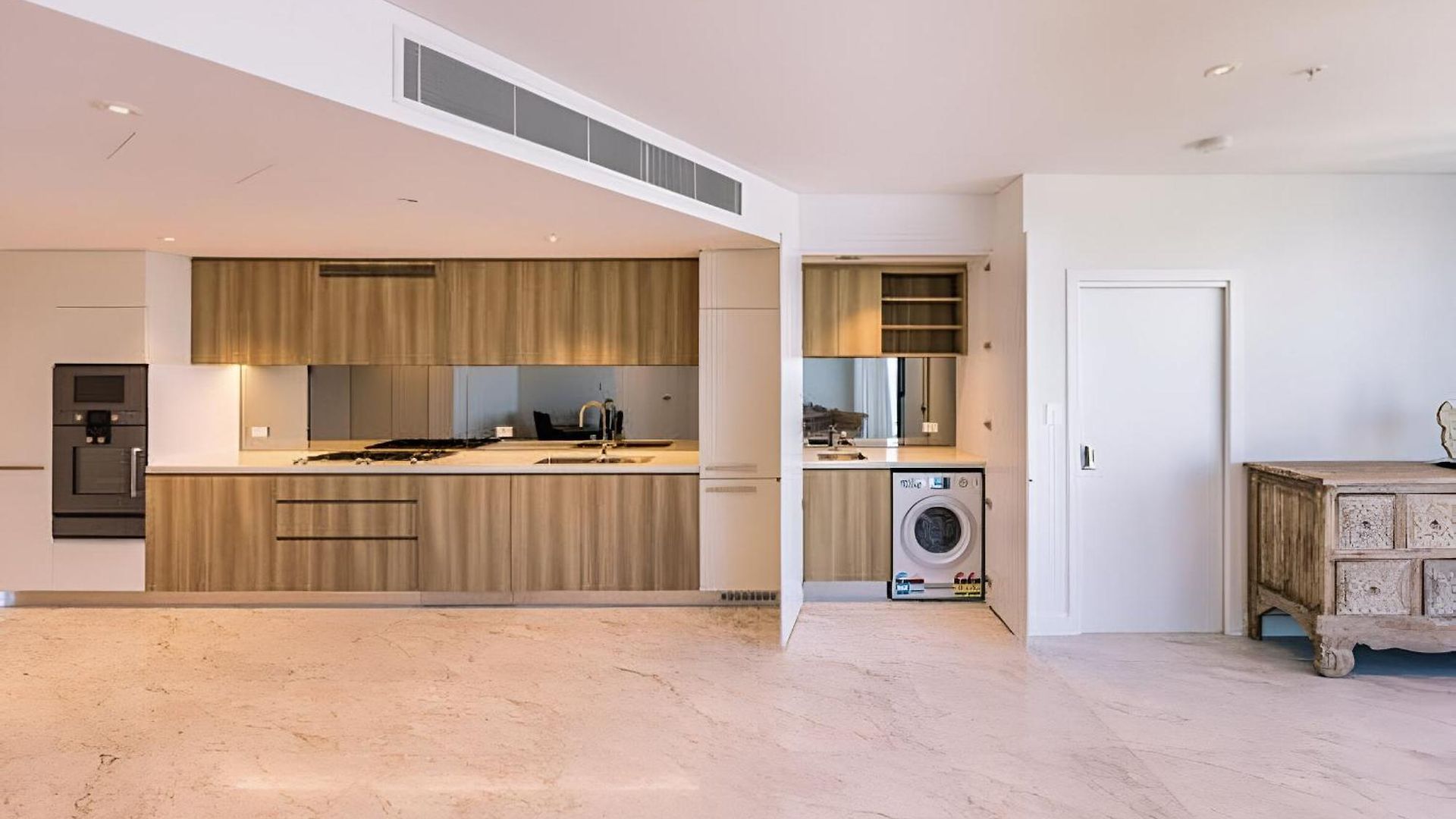 2 Bed 2 Bath In Cbd With Car Park Apartment