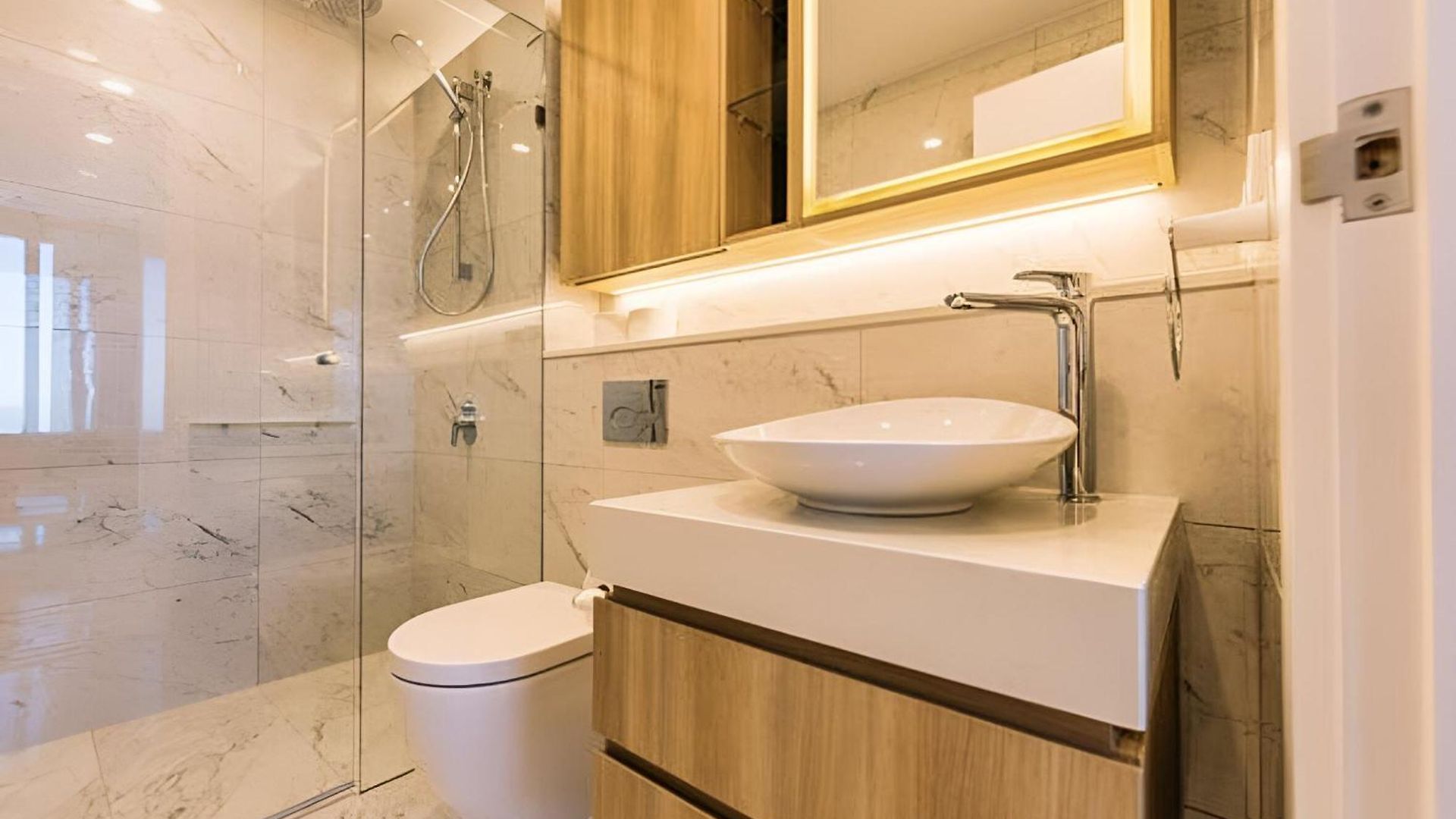2 Bed 2 Bath In Cbd With Car Park * Brisbane