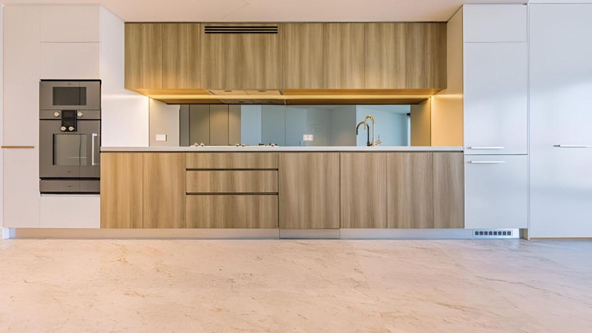 Apartment 2 Bed 2 Bath In Cbd With Car Park