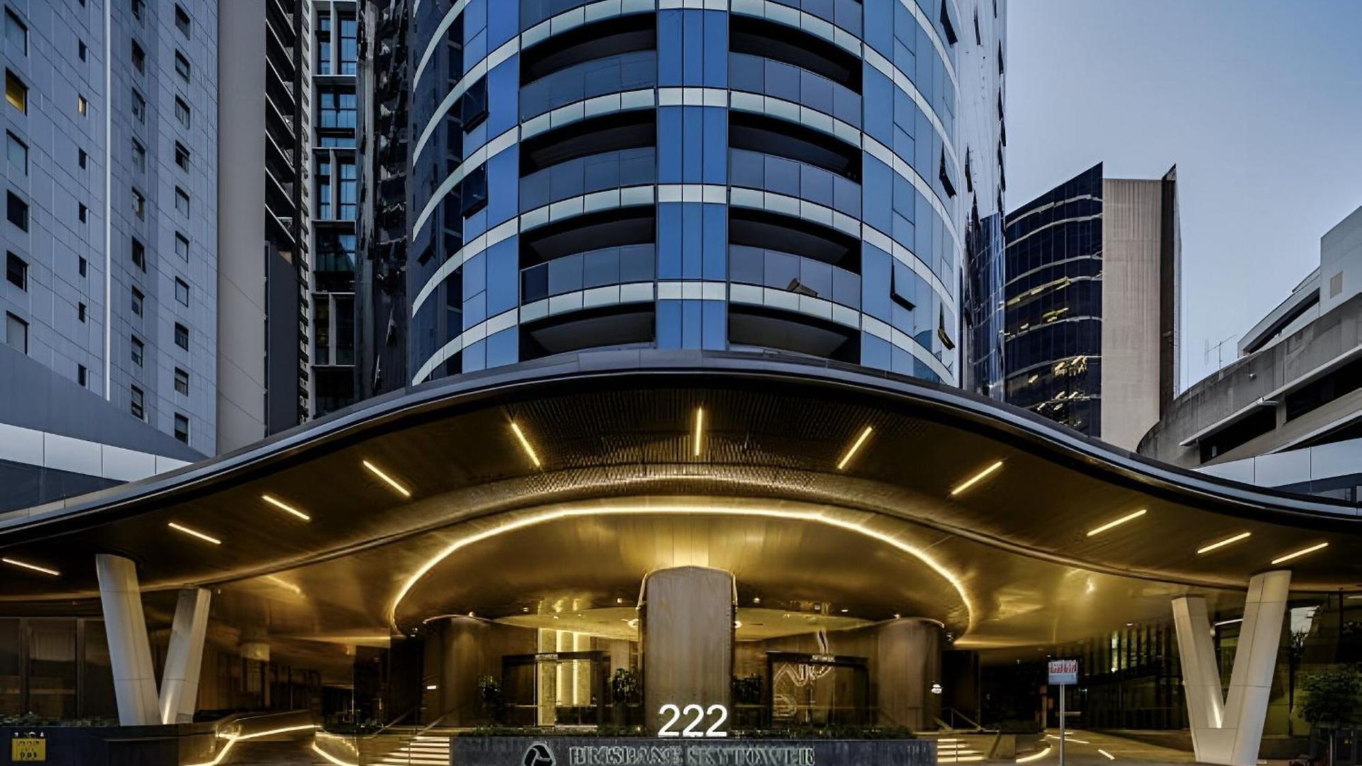 2 Bed 2 Bath In Cbd With Car Park Apartment *
