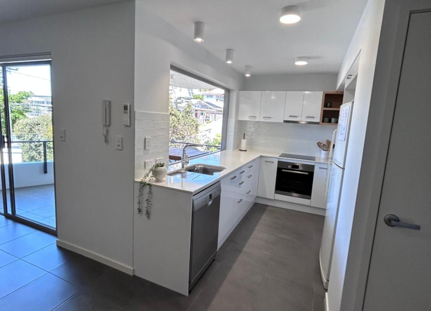 Location, Location, Location - Spacious Brisbane