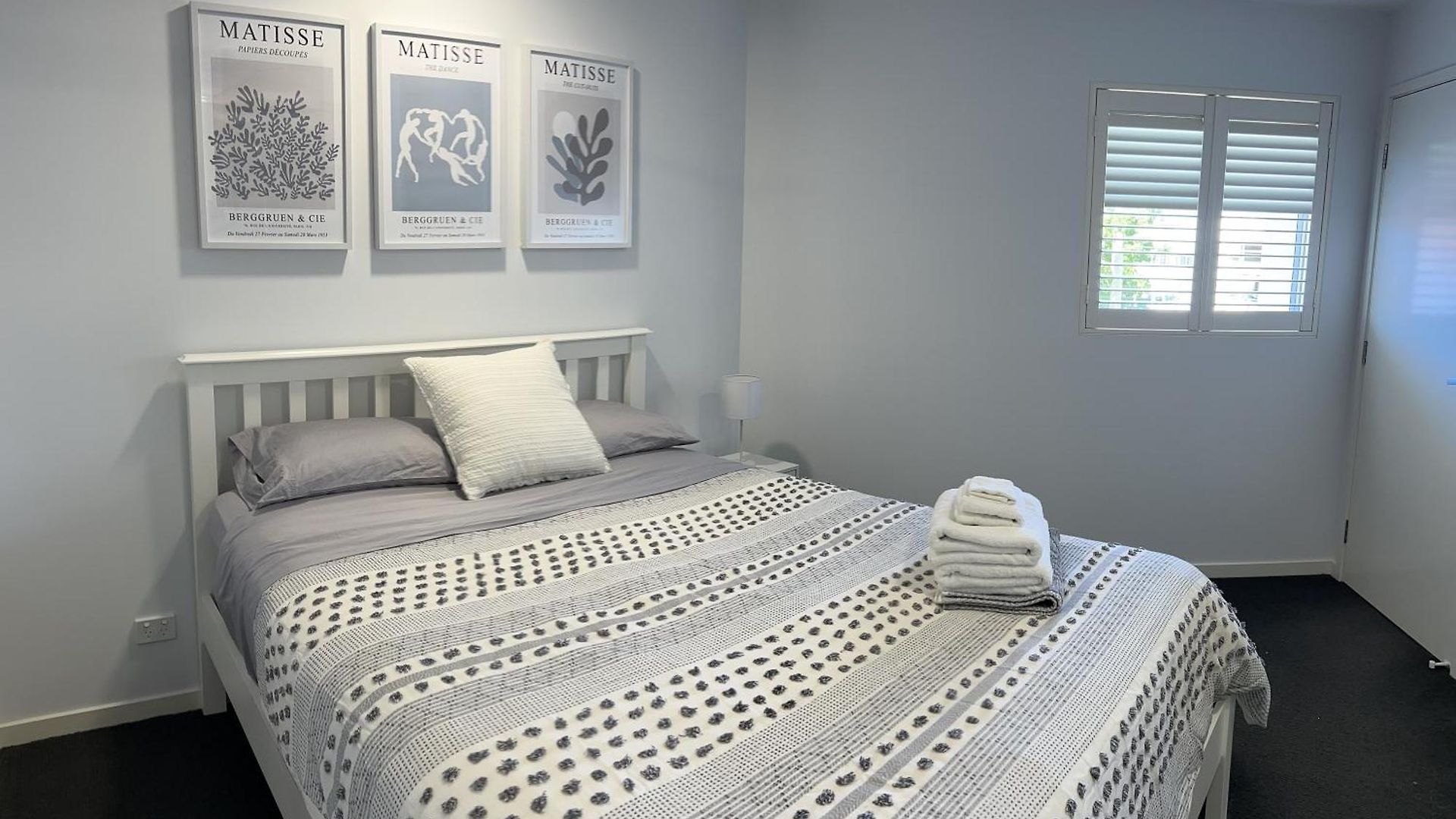 Apartment Location, Location, Location - Spacious *